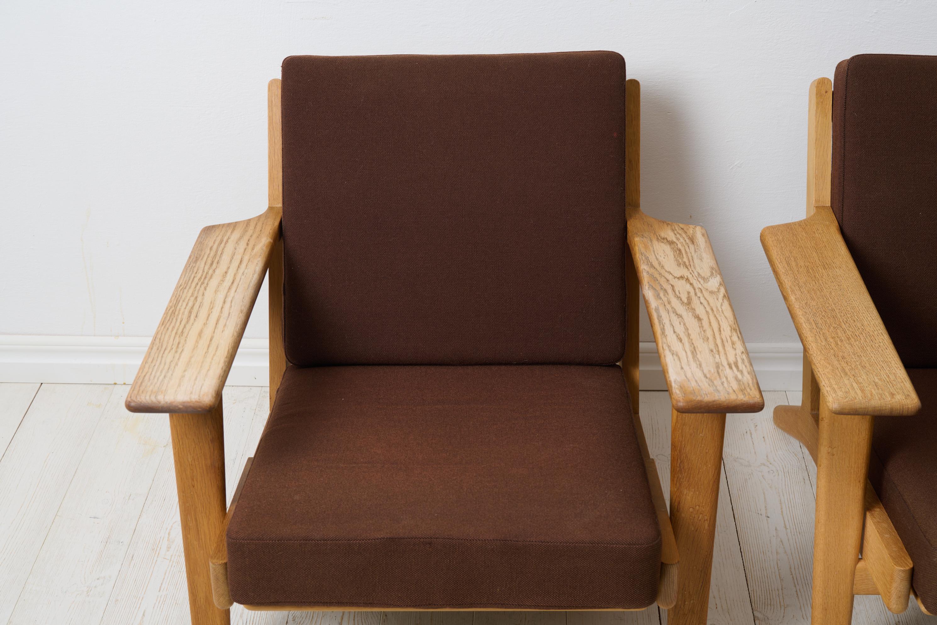 Chêne Paire de fauteuils scandinaves modernes vintage Hans J. Wegner modèle GE-290 en vente