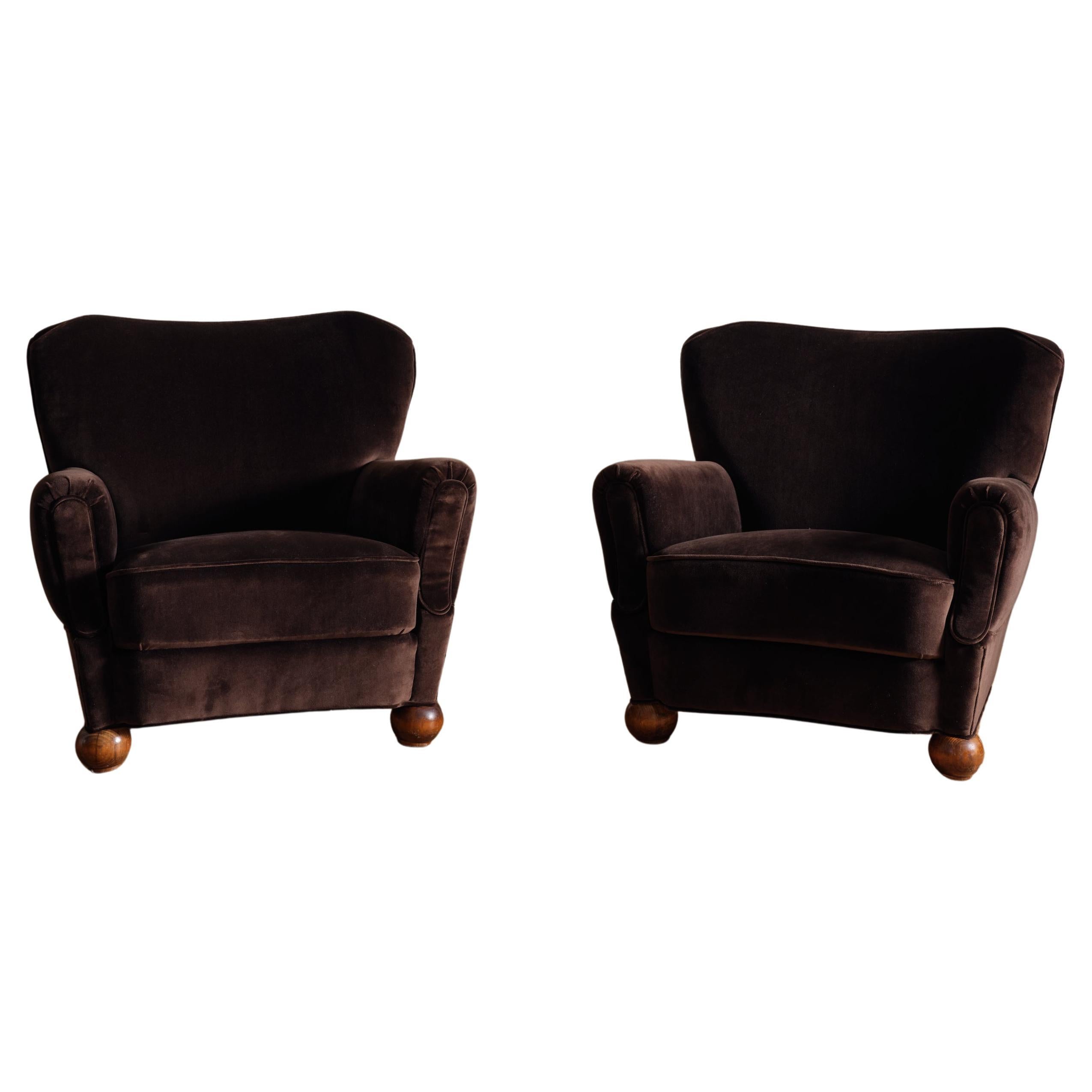 Paire de chaises longues à dossier large The Modern Scandinavian en vente