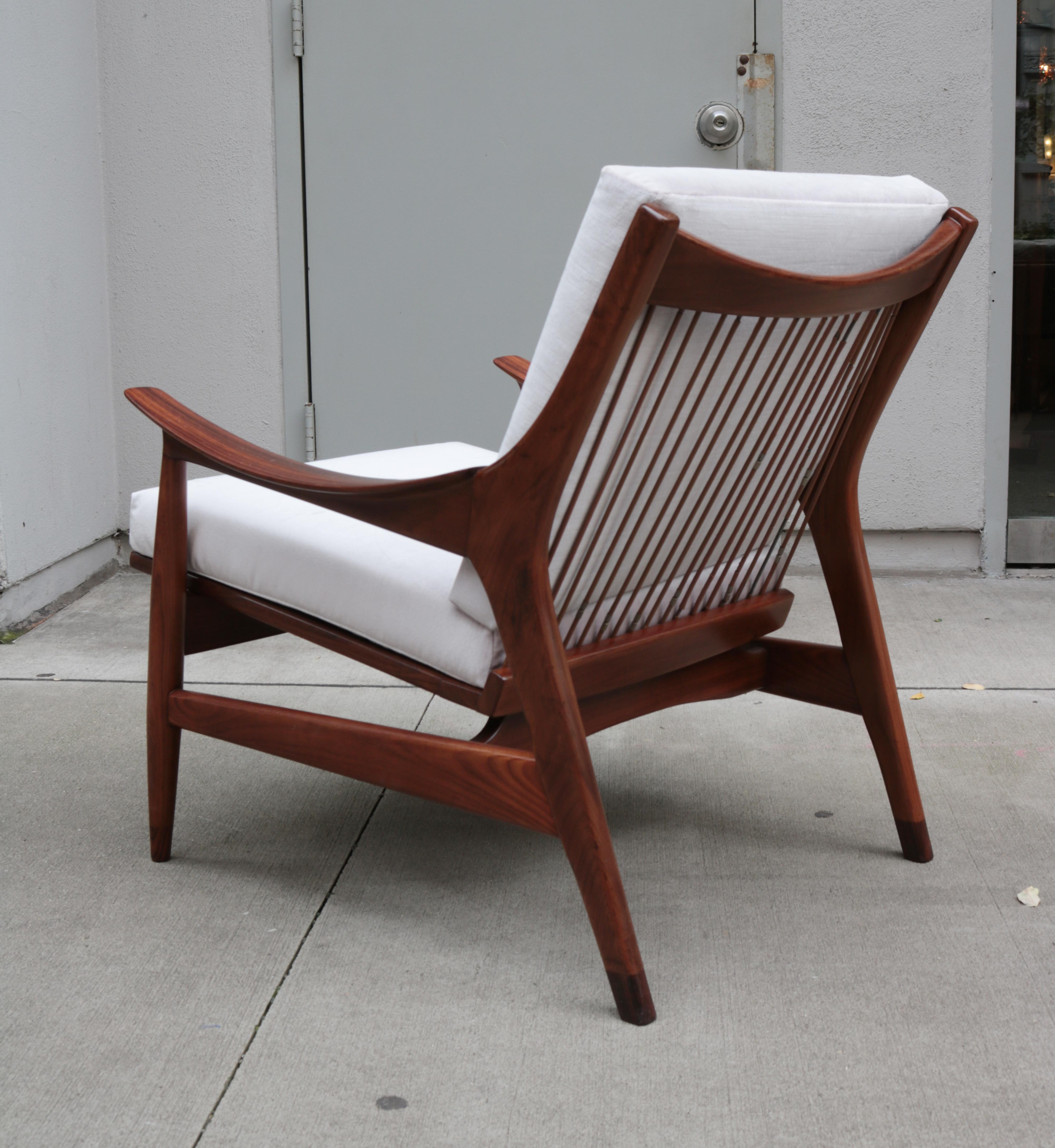 Mid-Century Modern Pair of Scandinavian Modernist Armchairs