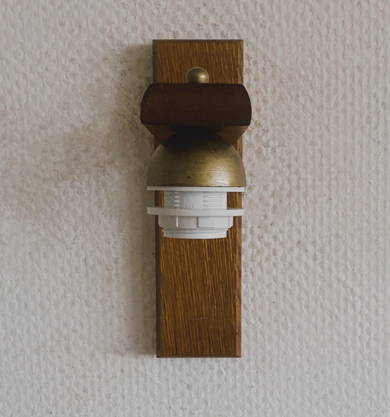 Coppia di applique scandinave in Wood Wood con paralumi plissettati, Danimarca, anni '60 in vendita 2