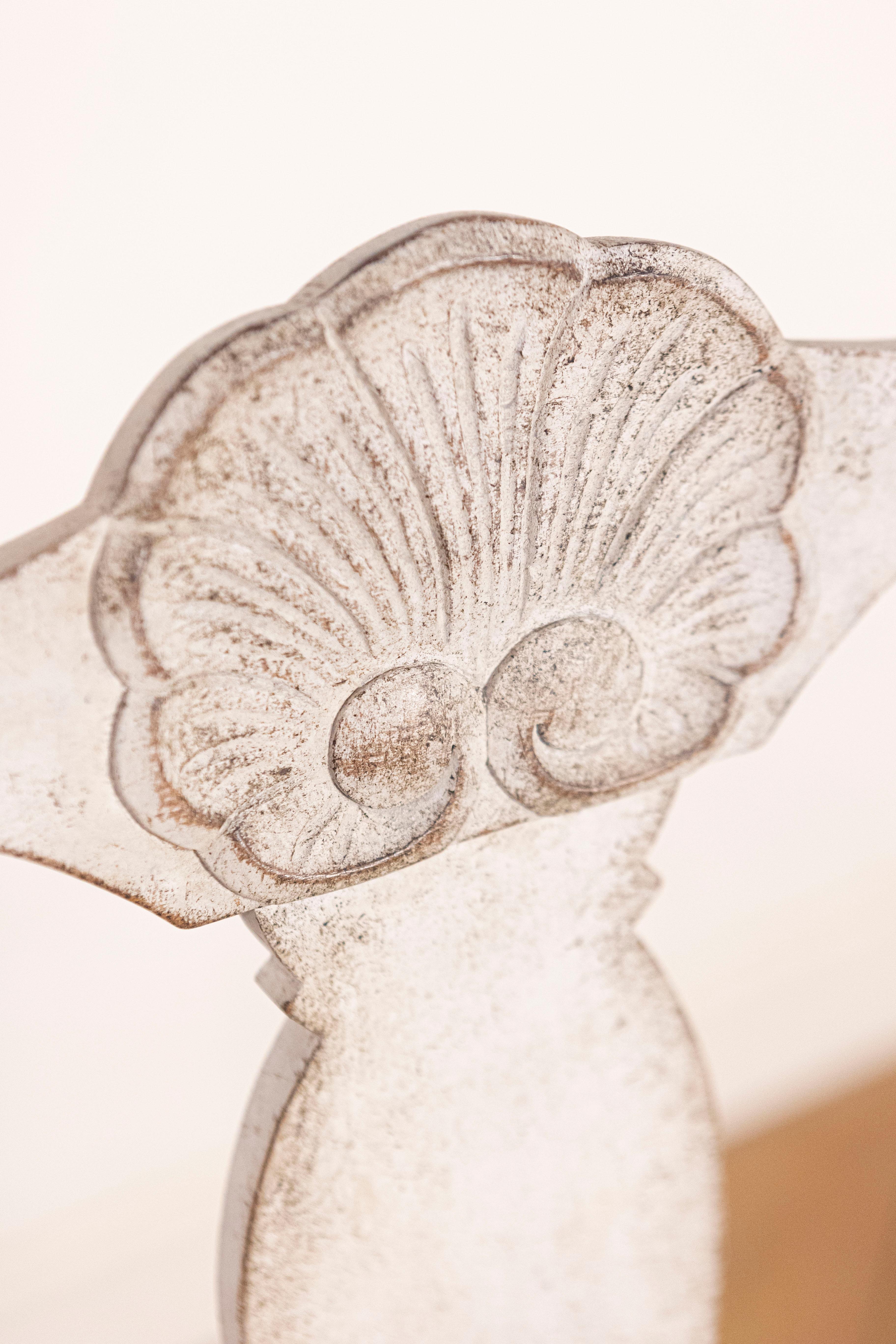 Paire de fauteuils scandinaves peints de style rococo Bon état - En vente à Atlanta, GA