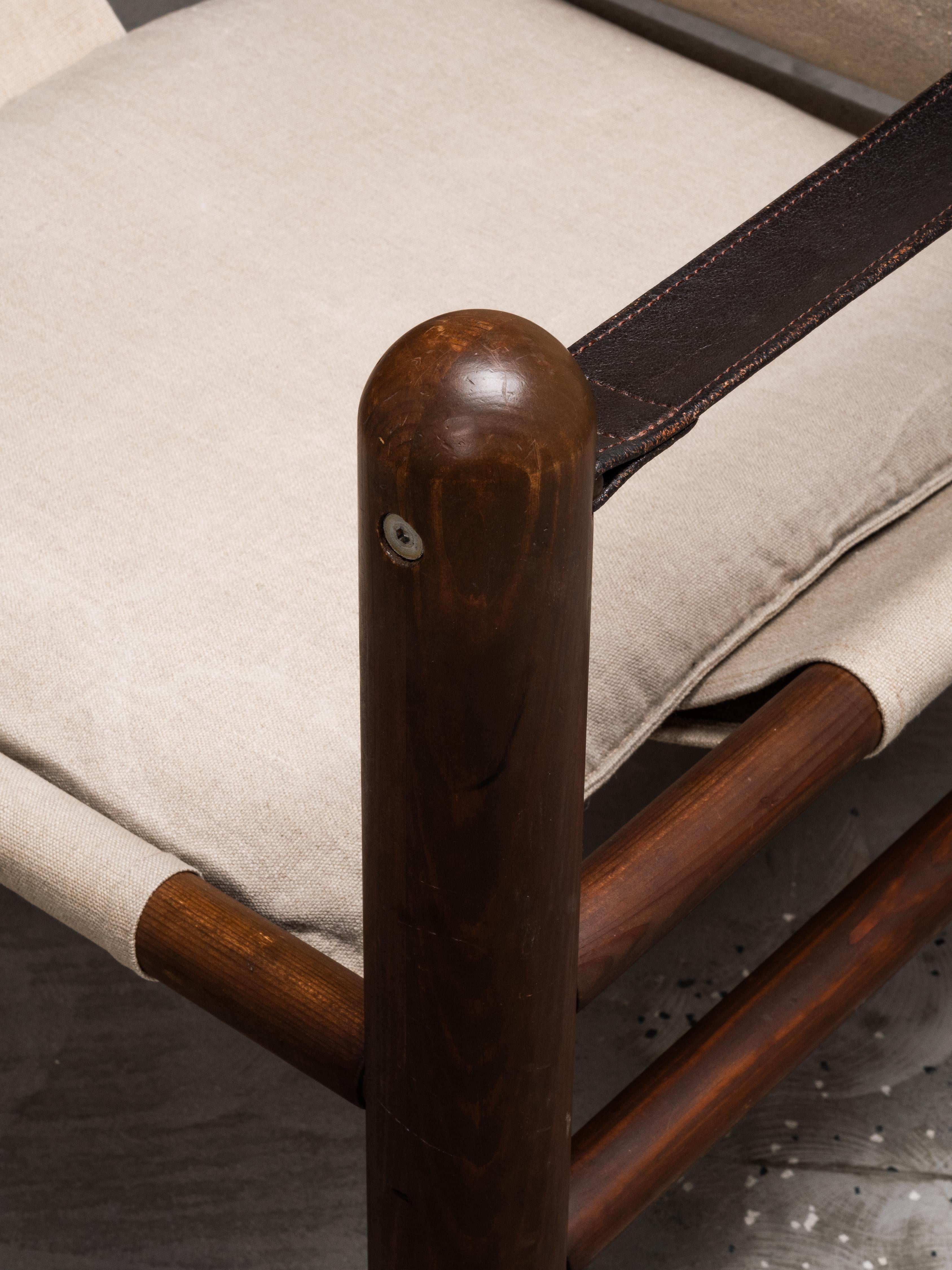 Tacheté Pair of Scandinavian Safari Chairs in Stained Pine and Linen, 1970s en vente