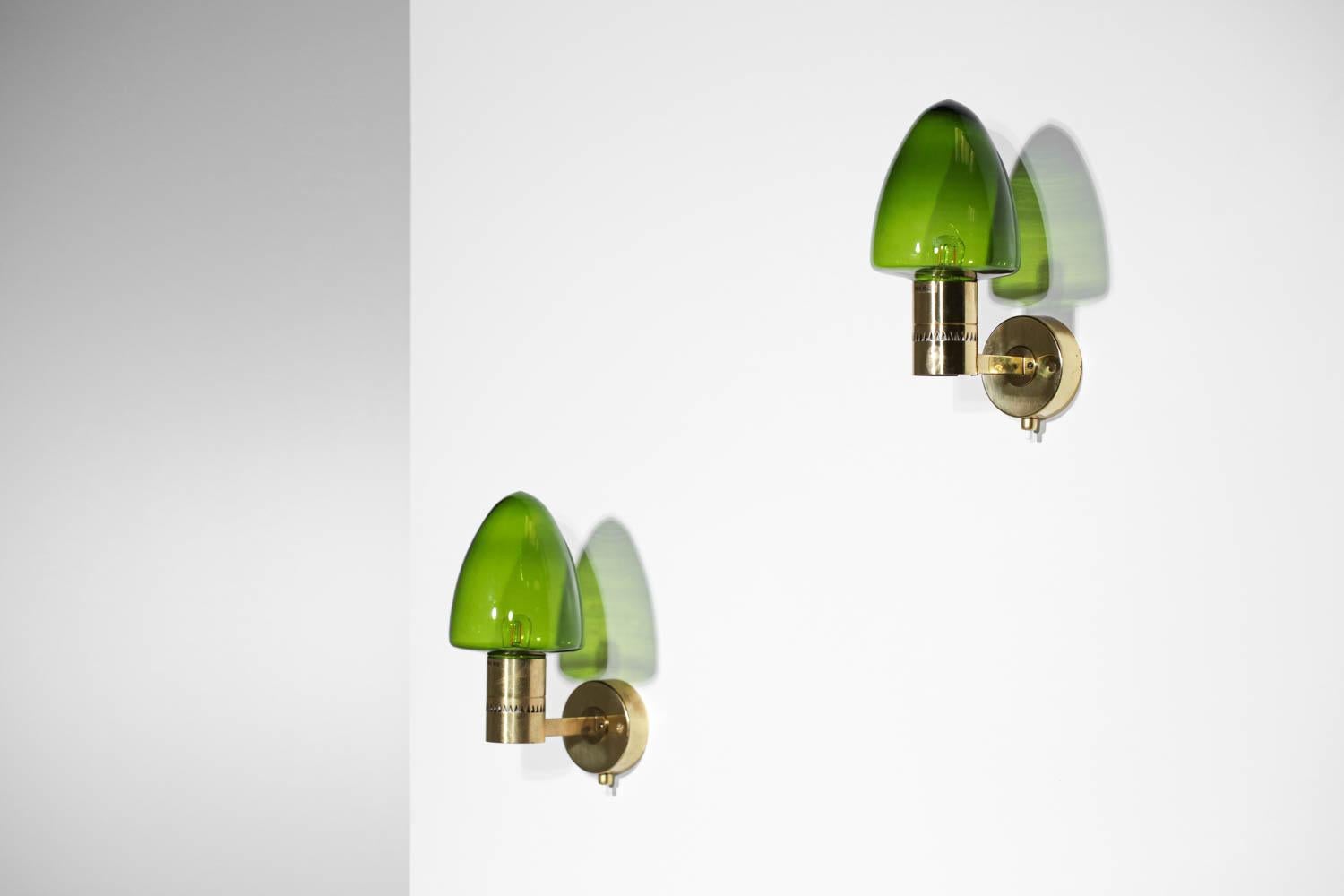 Pair of Scandinavian sconces Hans Agne Jakobsson 50s brass green globes - G399 In Good Condition In Lyon, FR