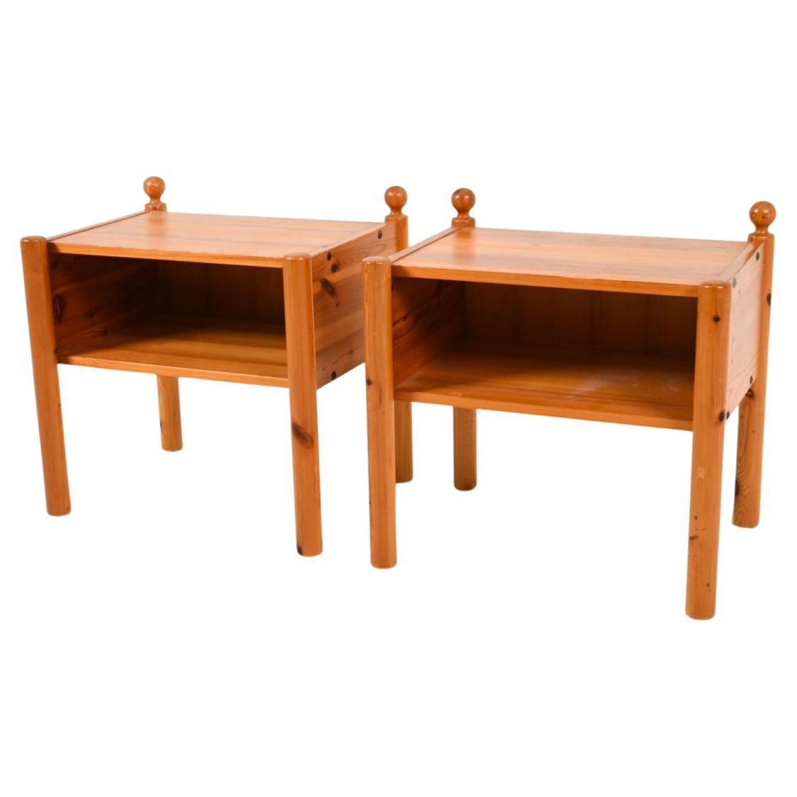Pair of Scandinavian solid Pine nightstands. Made in Sweden circa 1970. Has carved round details. Located in Brooklyn NYC.

Dimensions: H 19