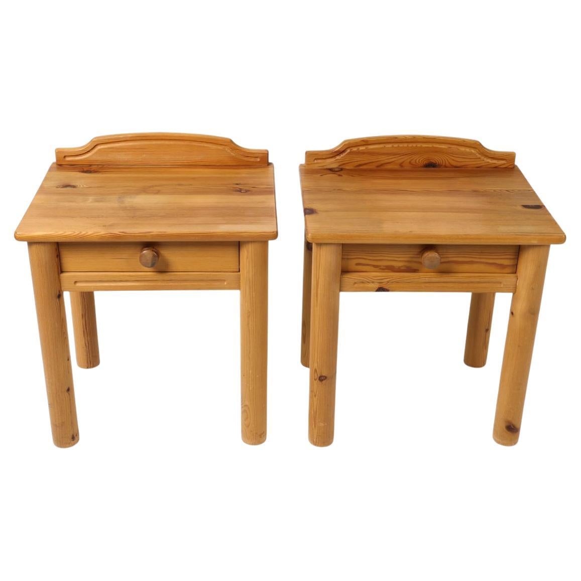 Scandinavo moderno Coppia di comodini scandinavi in pino massiccio con cassetto singolo Svezia in vendita