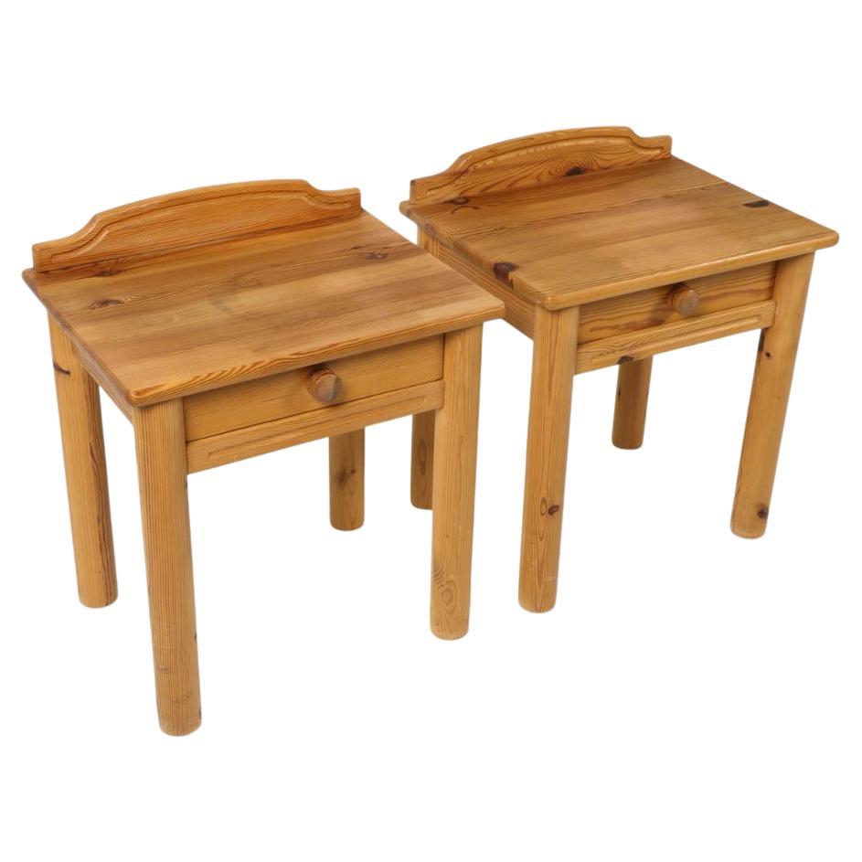 Svedese Coppia di comodini scandinavi in pino massiccio con cassetto singolo Svezia in vendita