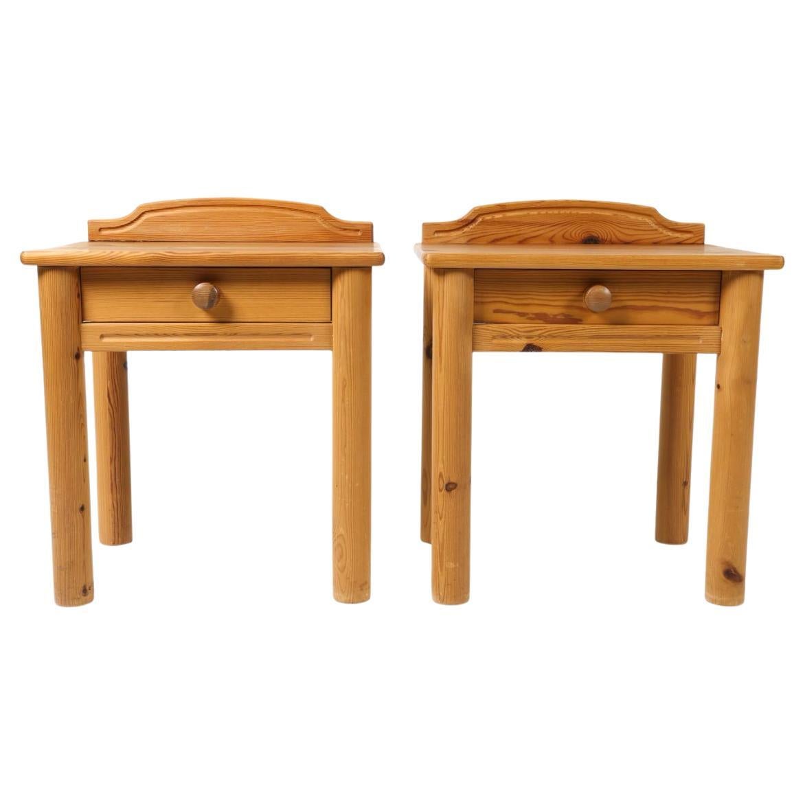 Paire de tables de nuit scandinaves en pin massif avec un seul tiroir Suède