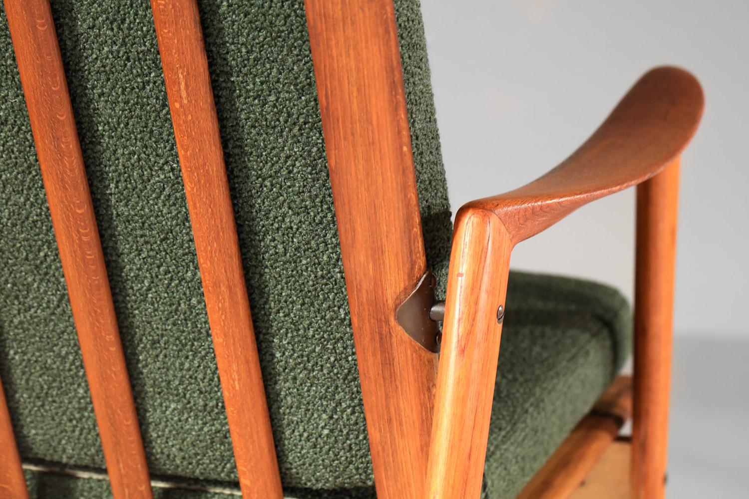 Ein Paar italienische Sessel aus Massivholz im skandinavischen Stil aus den 60er Jahren im Angebot 3