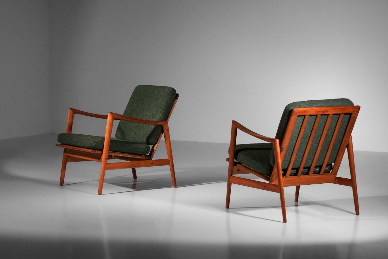 Ein Paar italienische Sessel aus Massivholz im skandinavischen Stil aus den 60er Jahren im Angebot 5