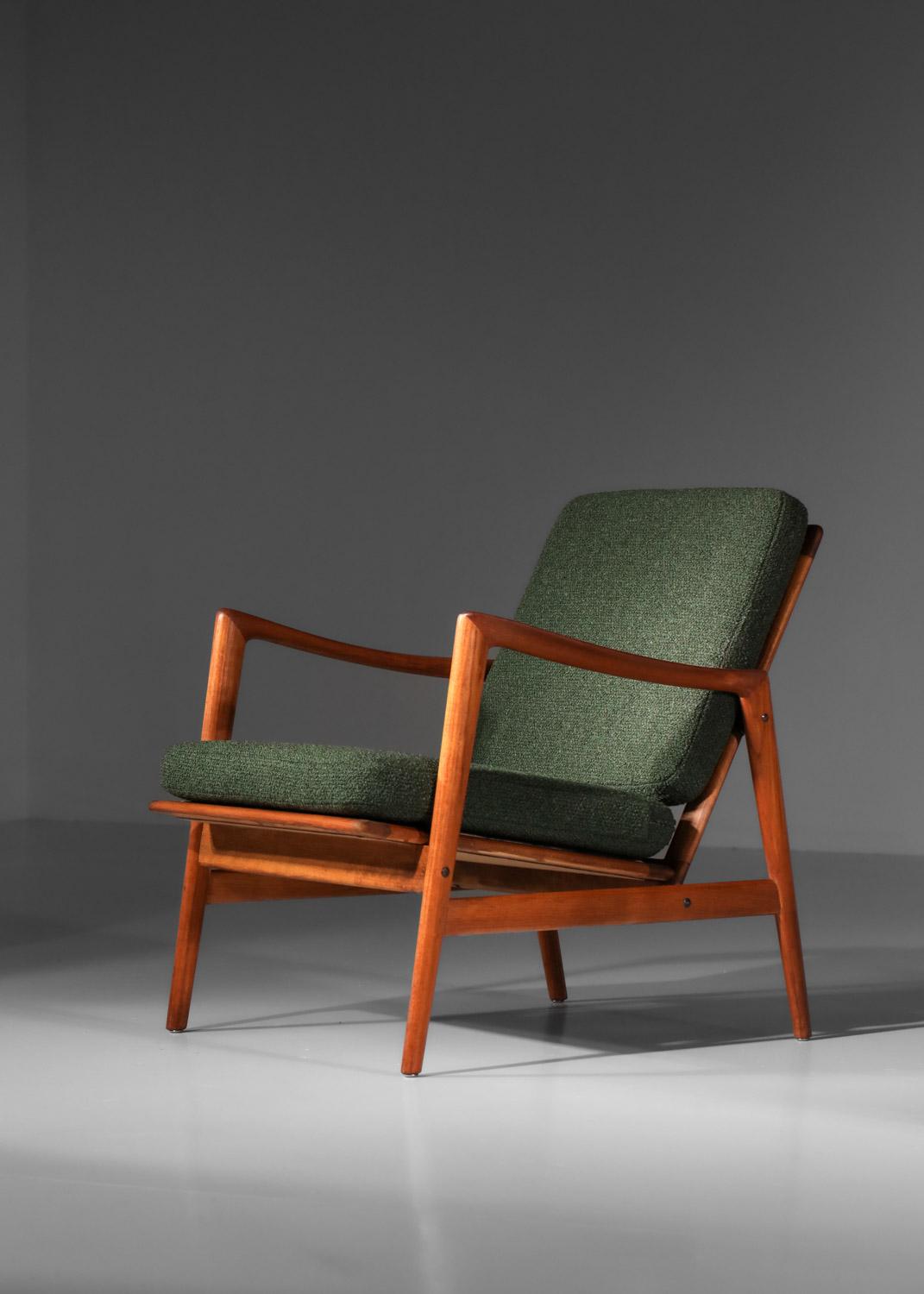 Ein Paar italienische Sessel aus Massivholz im skandinavischen Stil aus den 60er Jahren im Angebot 7