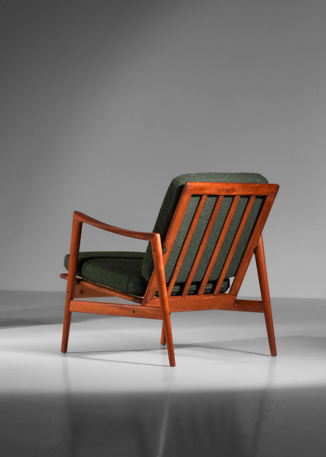 Ein Paar italienische Sessel aus Massivholz im skandinavischen Stil aus den 60er Jahren im Angebot 8
