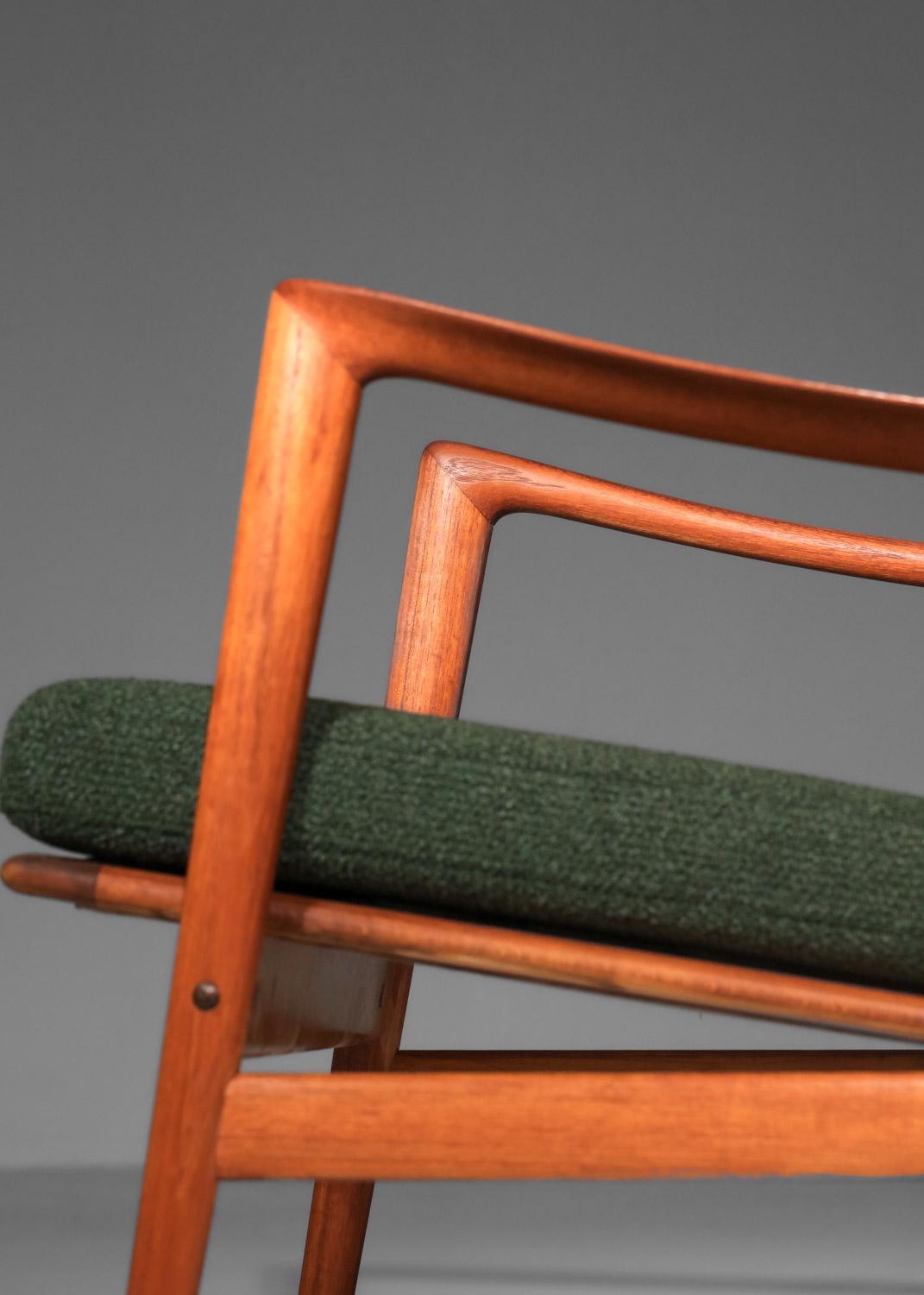 Ein Paar italienische Sessel aus Massivholz im skandinavischen Stil aus den 60er Jahren im Angebot 10