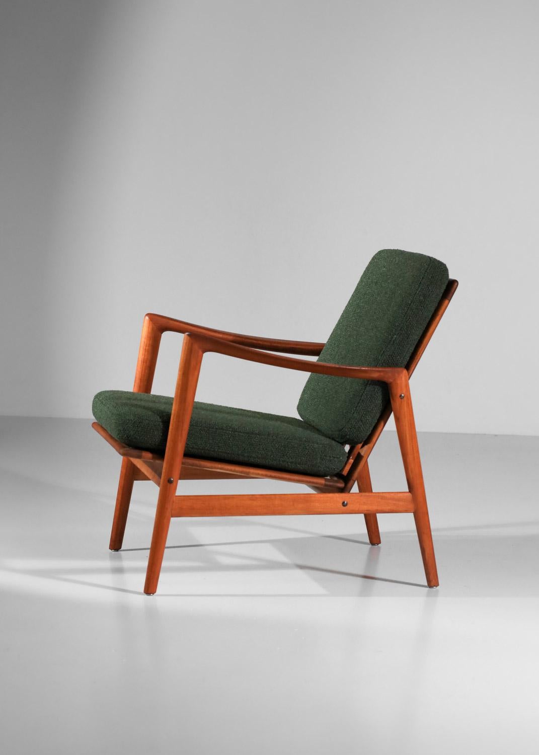 Ein Paar italienische Sessel aus Massivholz im skandinavischen Stil aus den 60er Jahren (Moderne der Mitte des Jahrhunderts) im Angebot