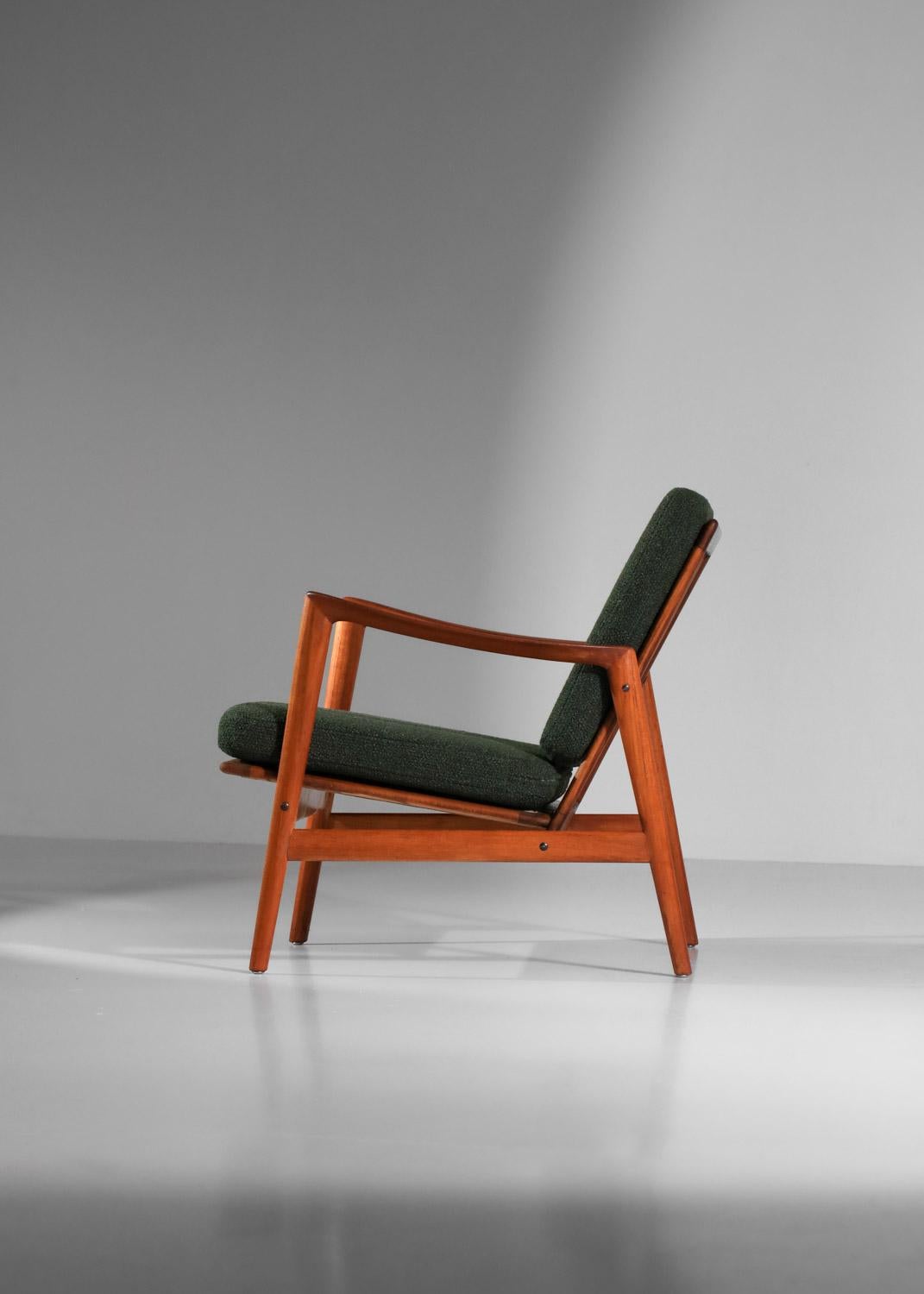 Ein Paar italienische Sessel aus Massivholz im skandinavischen Stil aus den 60er Jahren (Italienisch) im Angebot