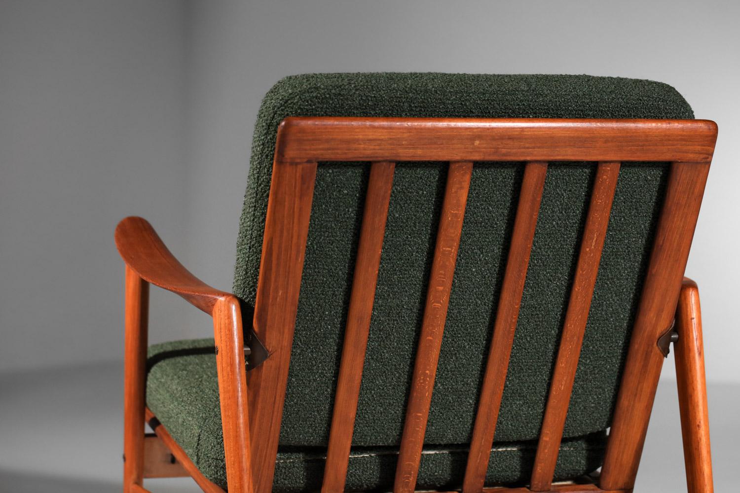 Ein Paar italienische Sessel aus Massivholz im skandinavischen Stil aus den 60er Jahren im Angebot 1