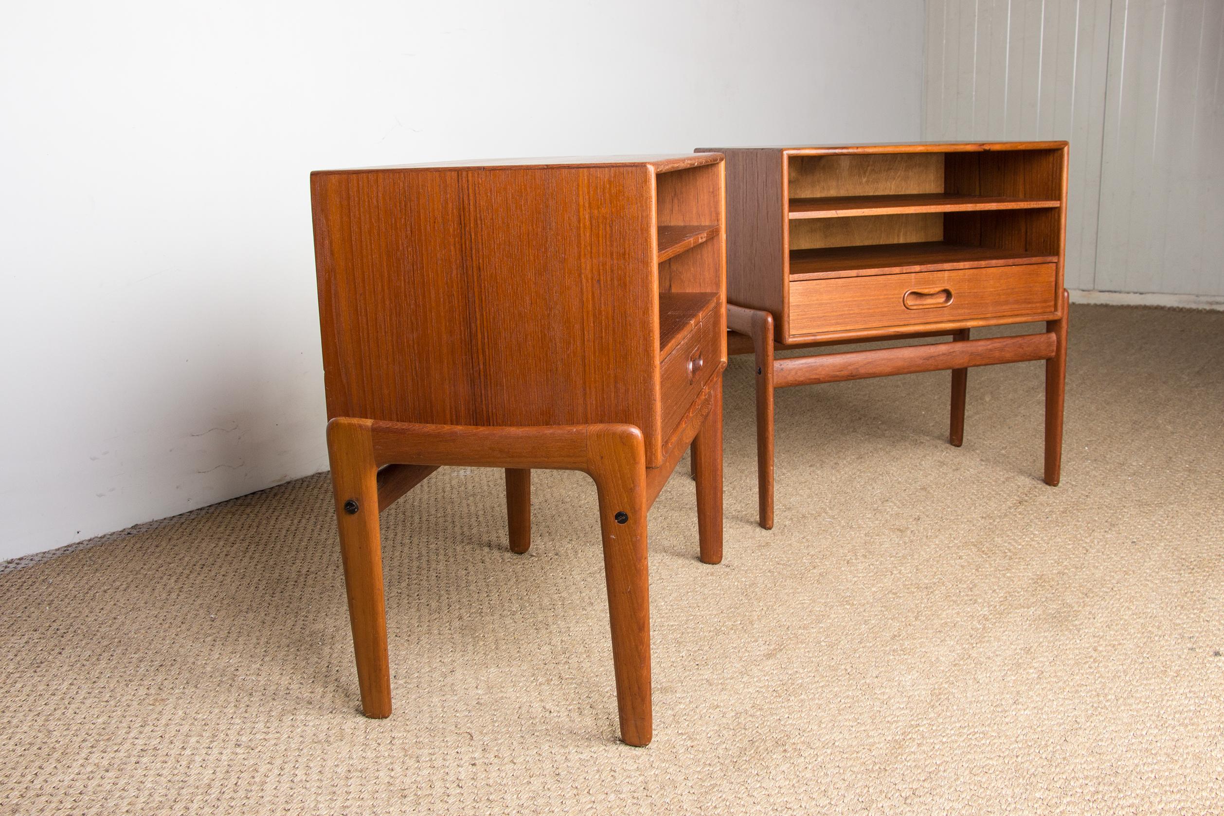 Pair of Scandinavian teak bedside tables by Arne Vodder for Vamo Sonderborg 1960 For Sale 3