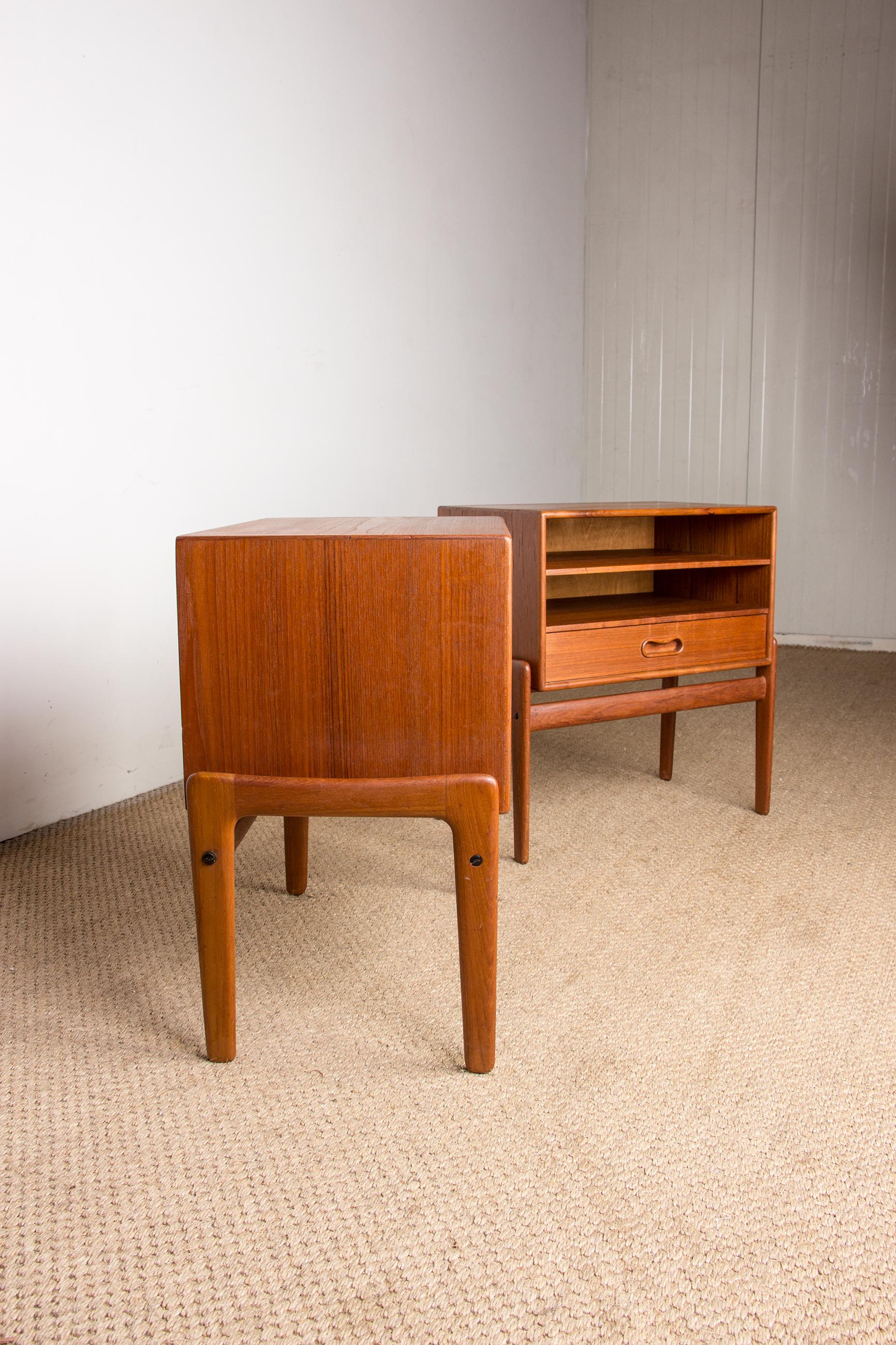 Pair of Scandinavian teak bedside tables by Arne Vodder for Vamo Sonderborg 1960 For Sale 4