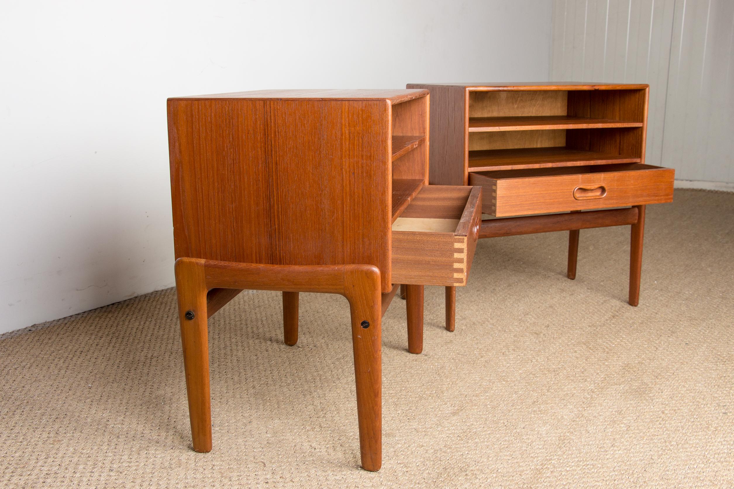 Pair of Scandinavian teak bedside tables by Arne Vodder for Vamo Sonderborg 1960 For Sale 6