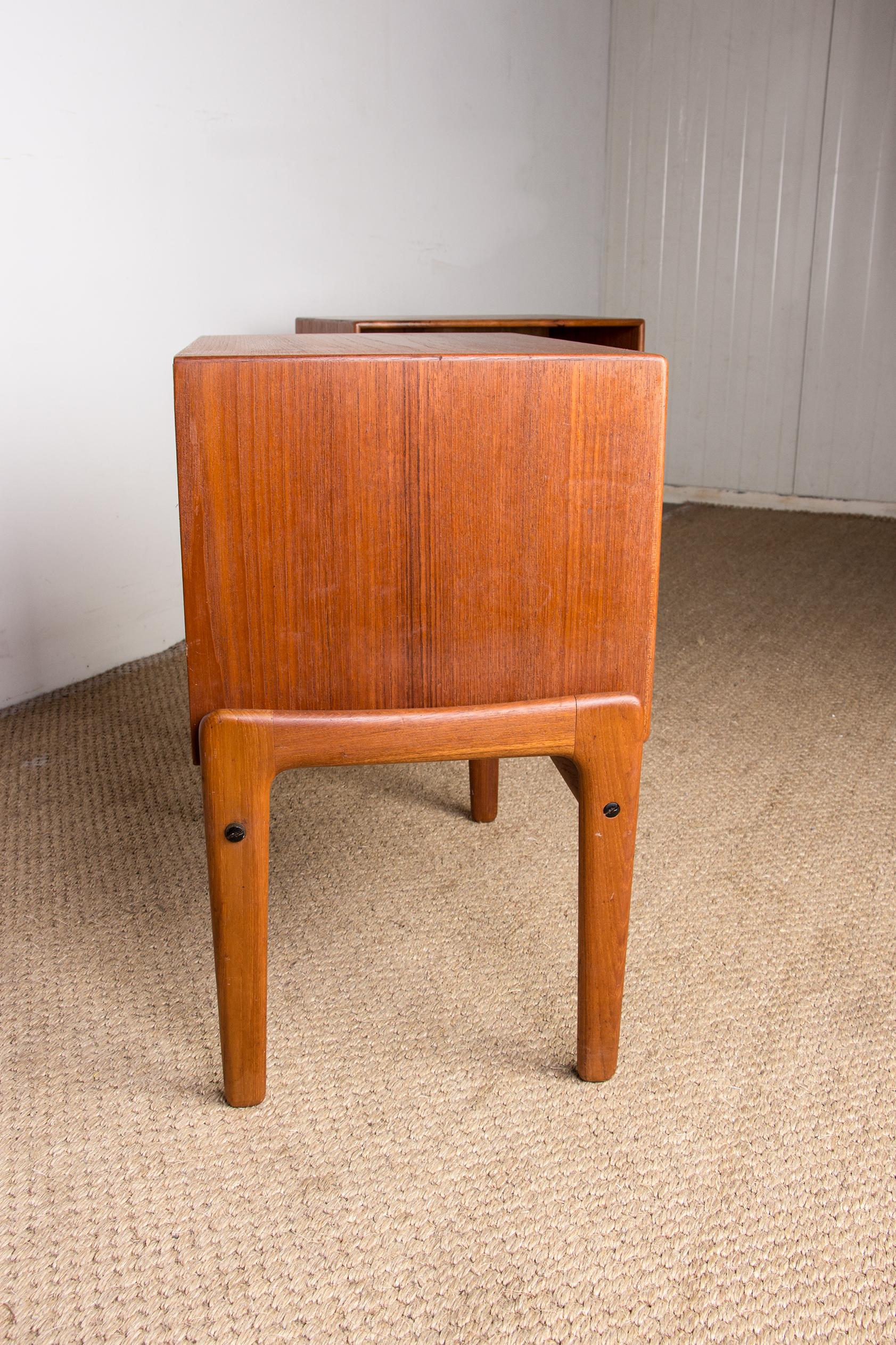 Pair of Scandinavian teak bedside tables by Arne Vodder for Vamo Sonderborg 1960 For Sale 7