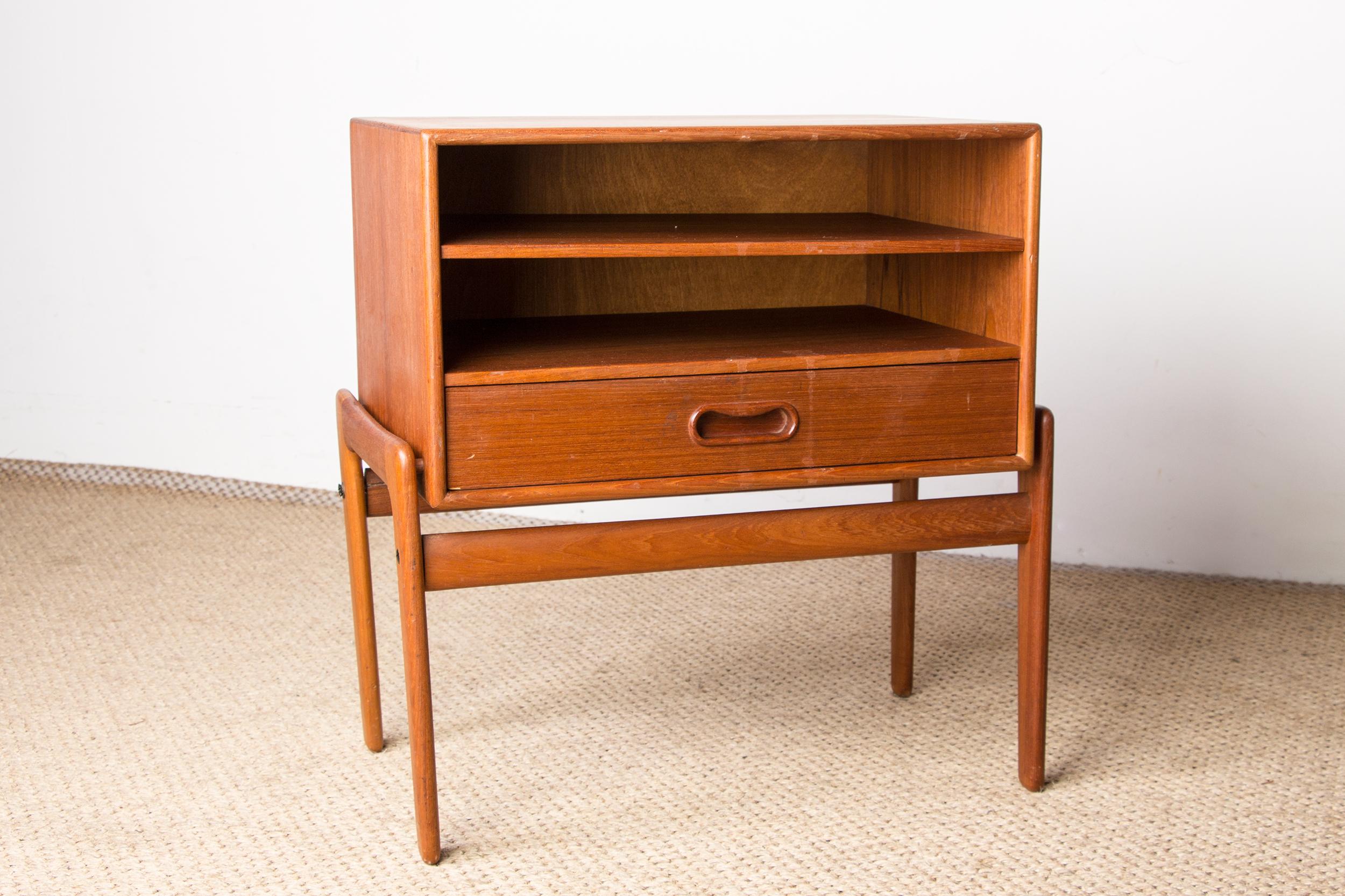 Pair of Scandinavian teak bedside tables by Arne Vodder for Vamo Sonderborg 1960 For Sale 8