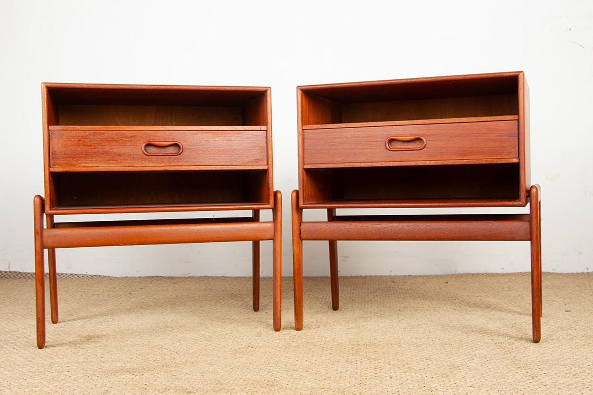 Danish Pair of Scandinavian teak bedside tables by Arne Vodder for Vamo Sonderborg 1960 For Sale