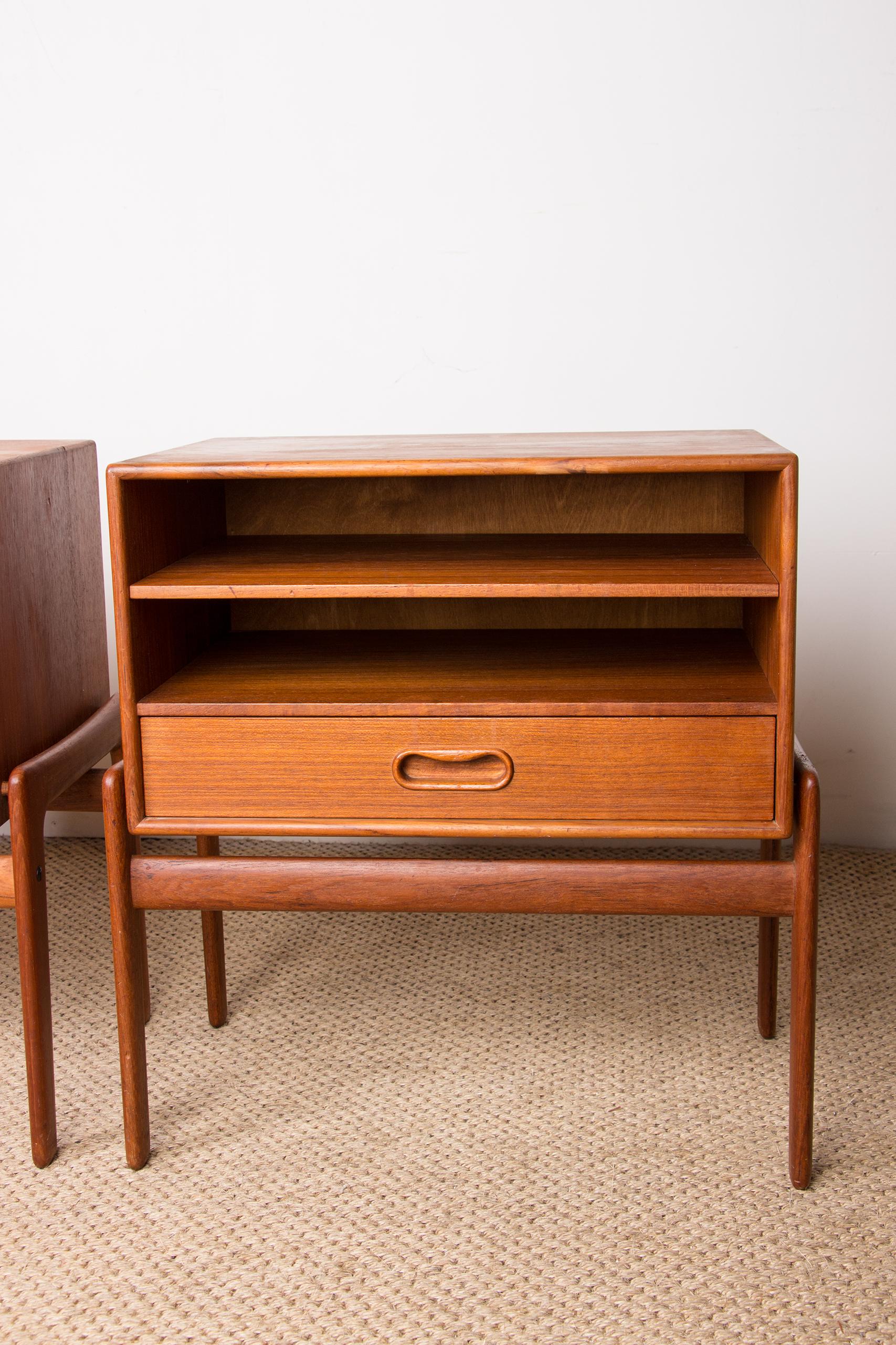 Teak Pair of Scandinavian teak bedside tables by Arne Vodder for Vamo Sonderborg 1960 For Sale
