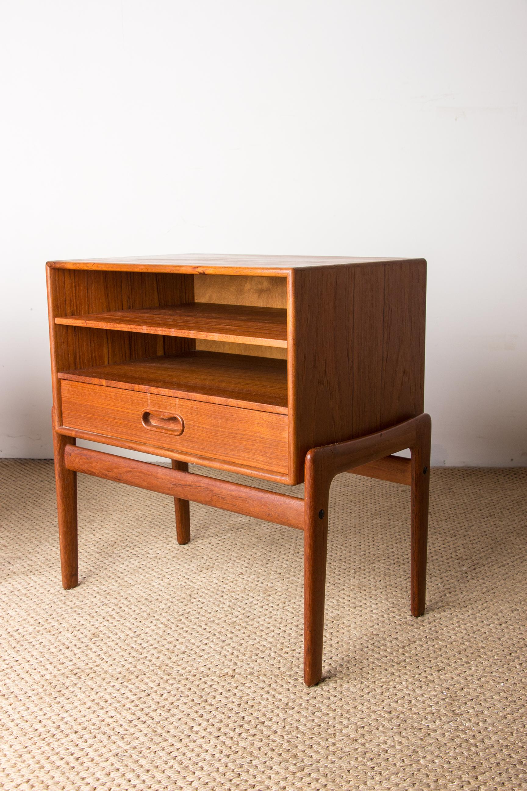 Pair of Scandinavian teak bedside tables by Arne Vodder for Vamo Sonderborg 1960 For Sale 2