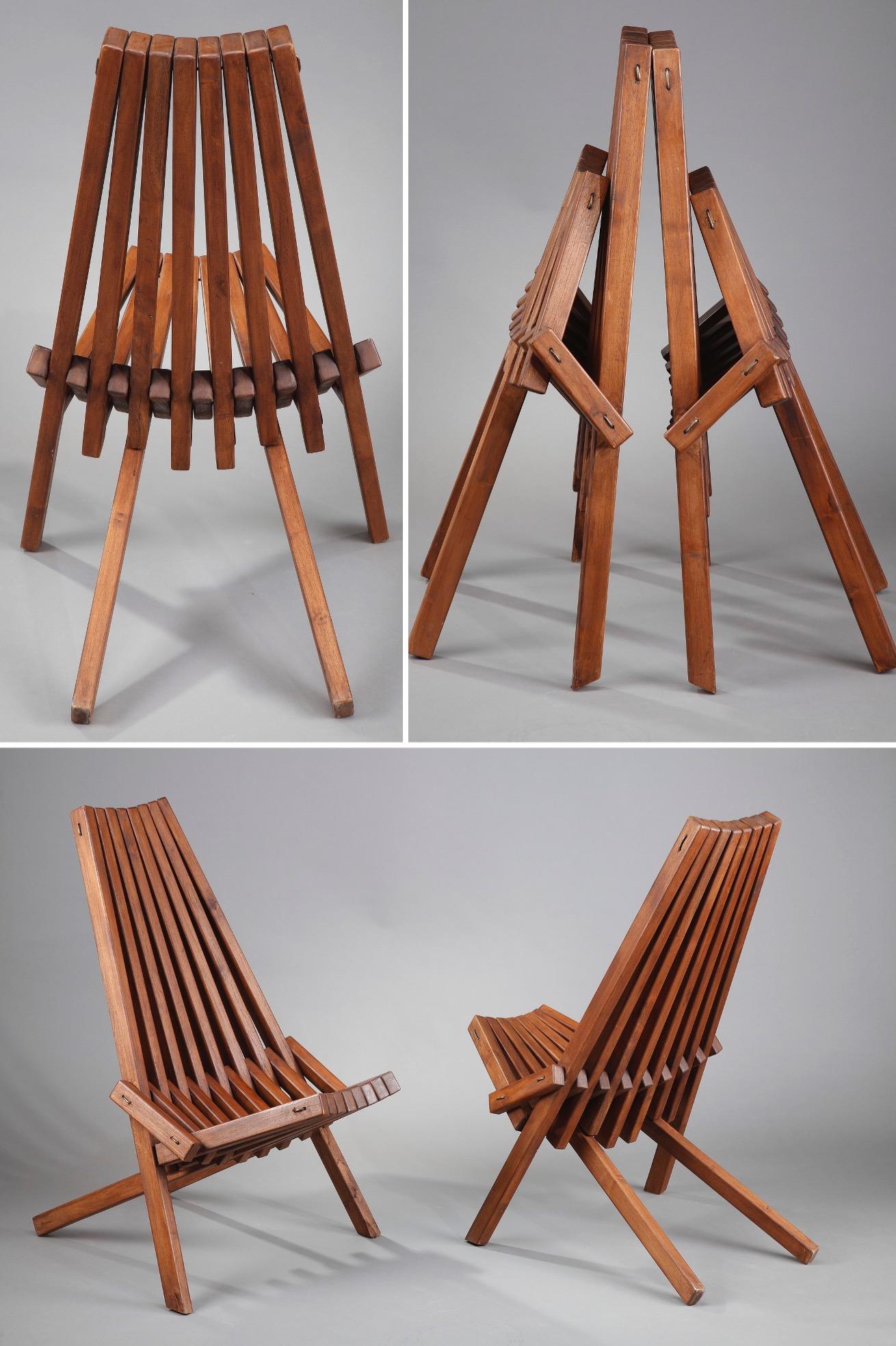 Pair of Scandinavian folding chairs made in the 60s in the spirit of Hans Wegner. Its structure entirely in teak presents a design with a sober and original aesthetic. The backrest and the seat with bars are trapezoidal and articulate around a