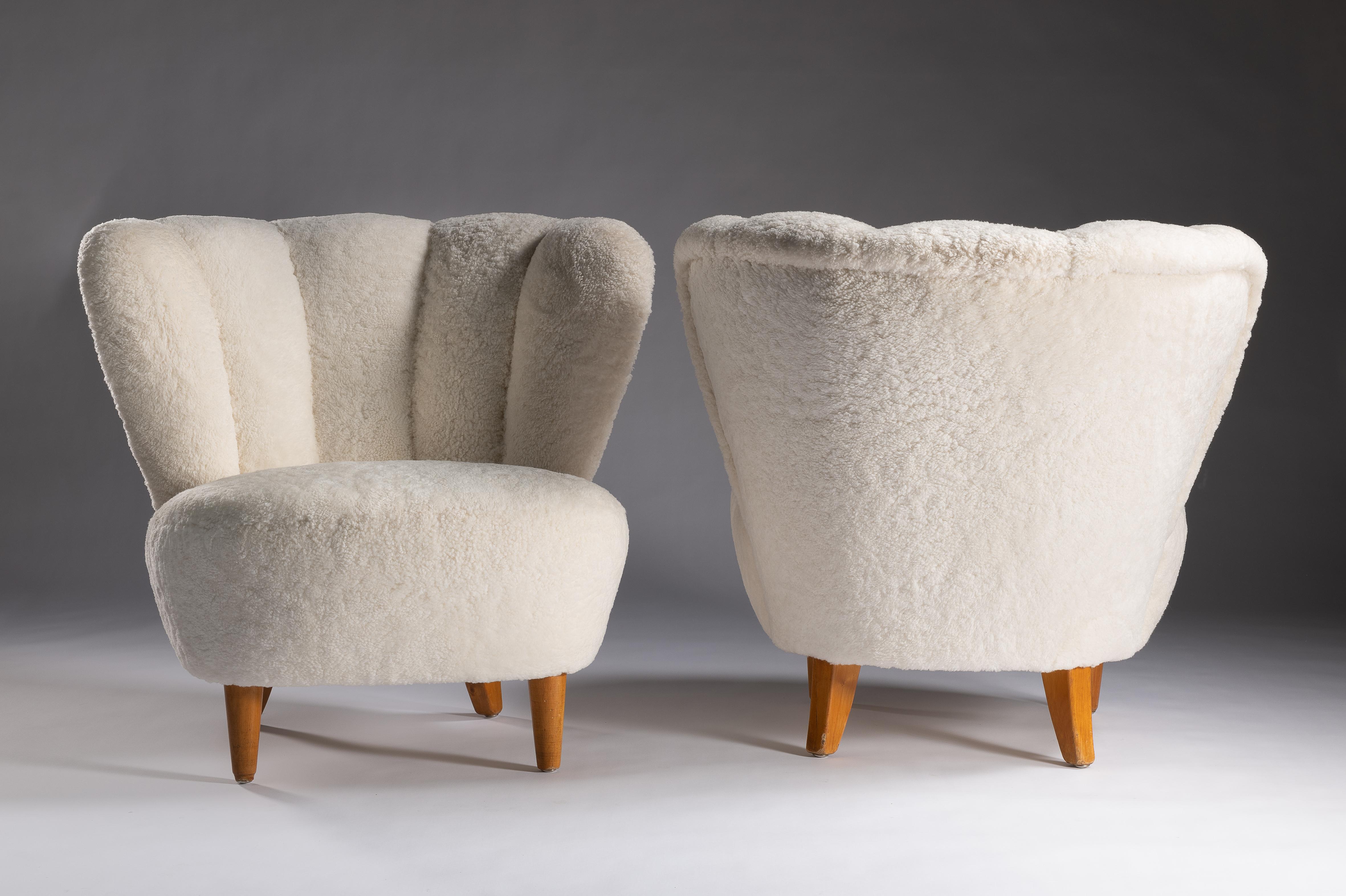 Mid-Century Modern Pair of Scandinavian Vintage White Easy Chairs 1950s, Shearling Upholstery For Sale