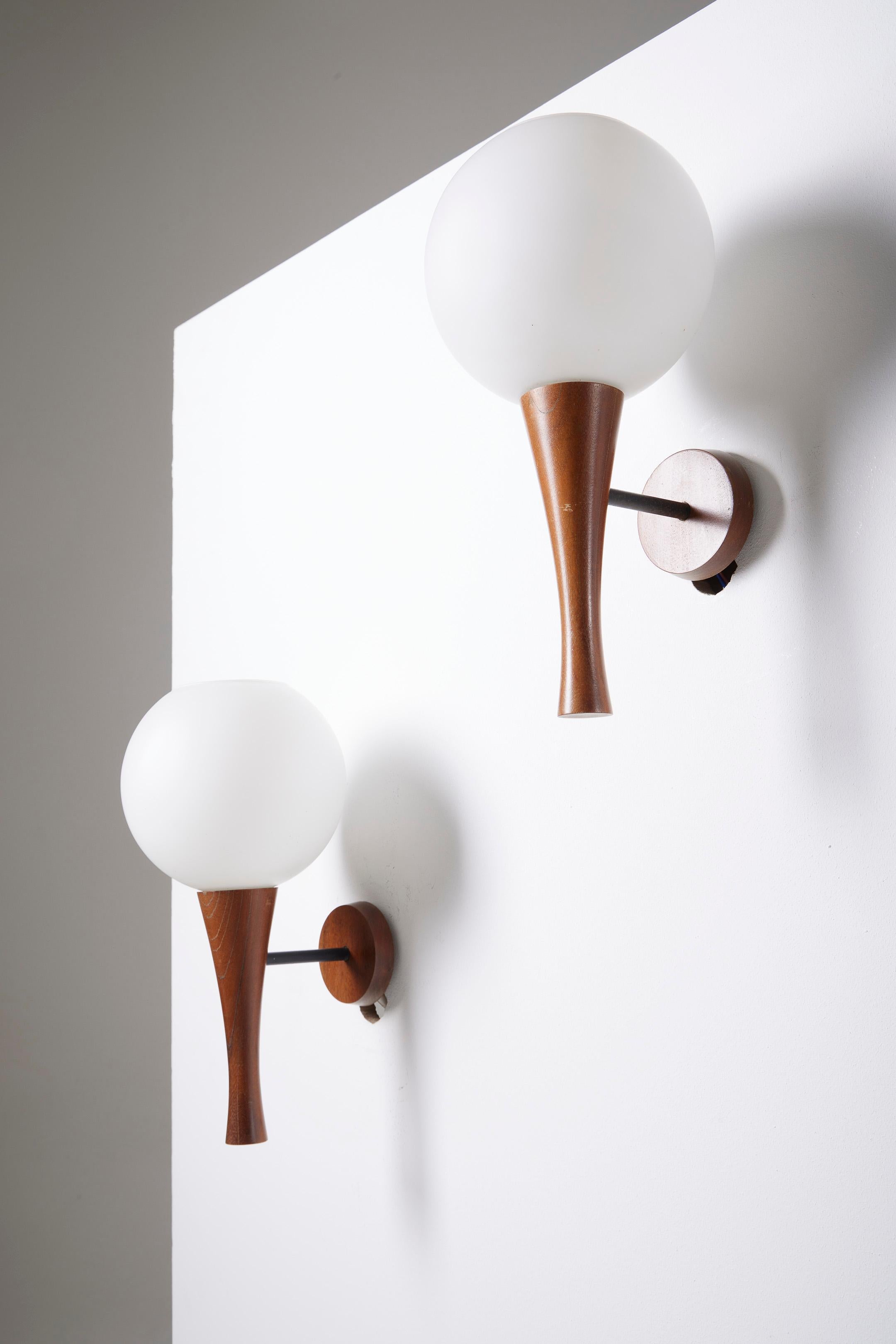 Glass Pair of Scandinavian wall sconces For Sale