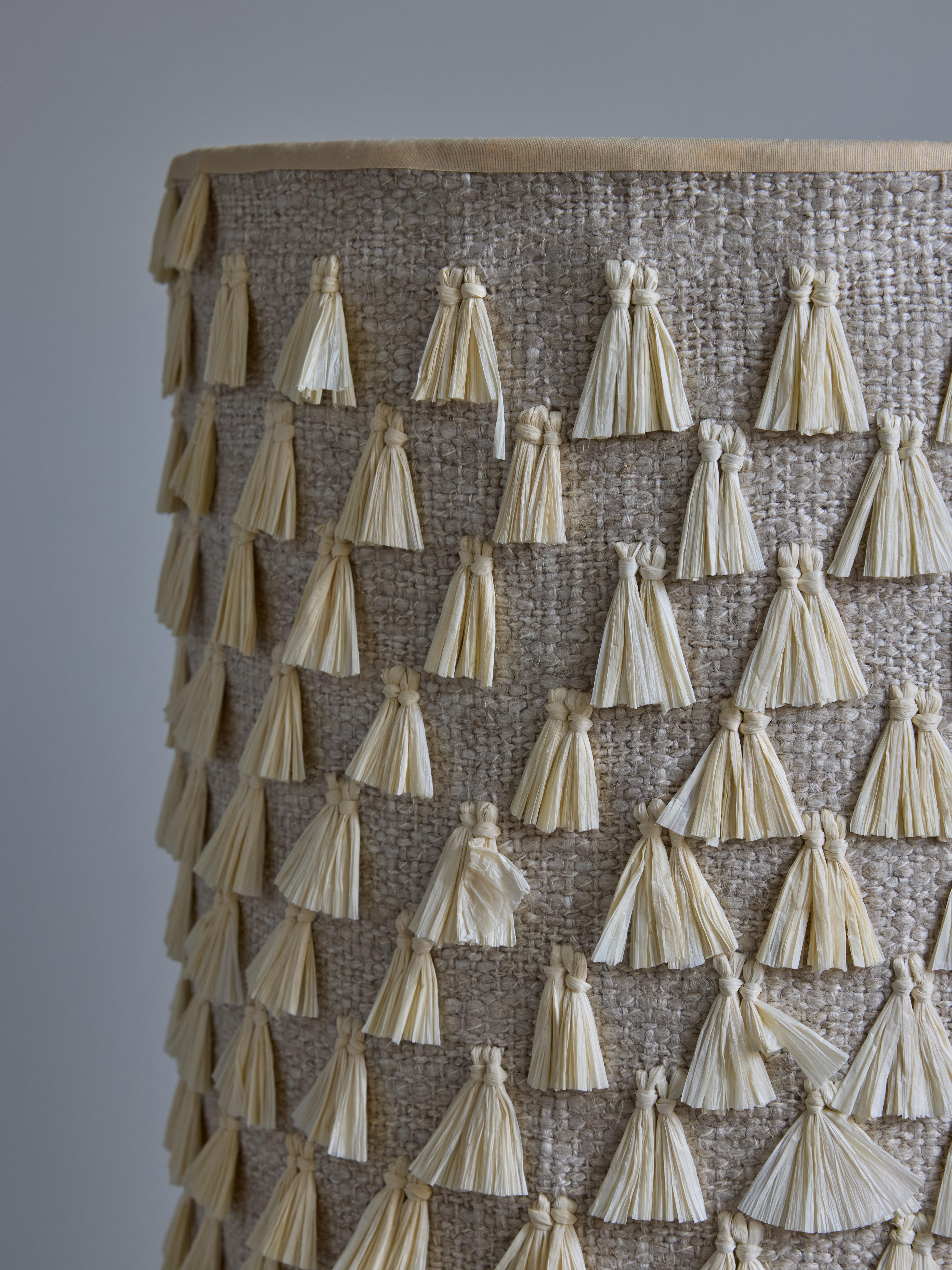 Coppia di lampade da terra scandinave in Wood e ottone con paralume In condizioni buone in vendita a Saint-Ouen, IDF
