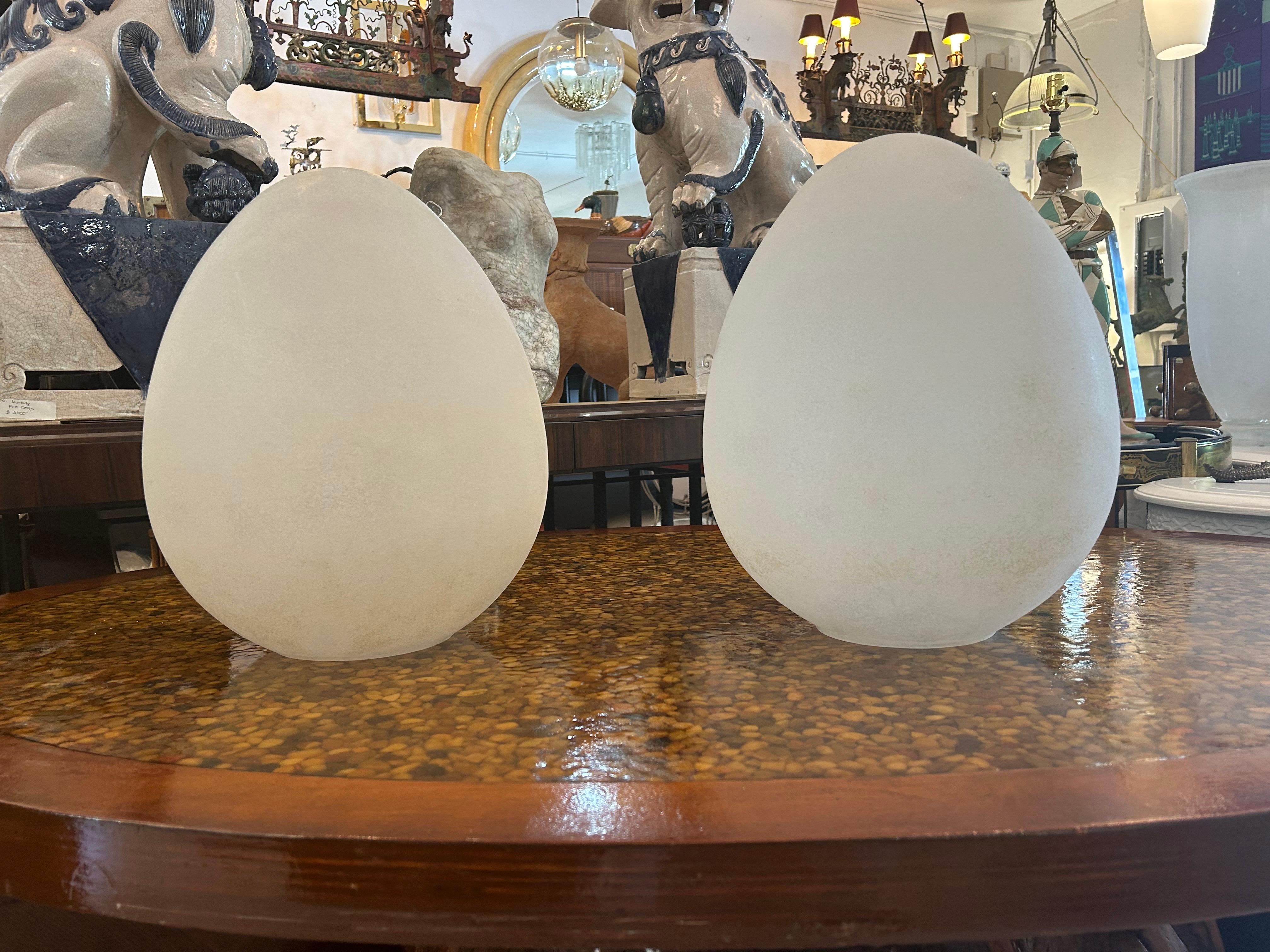 Pair of Scavo egg table lamps attributed to Cendese For Sale 3