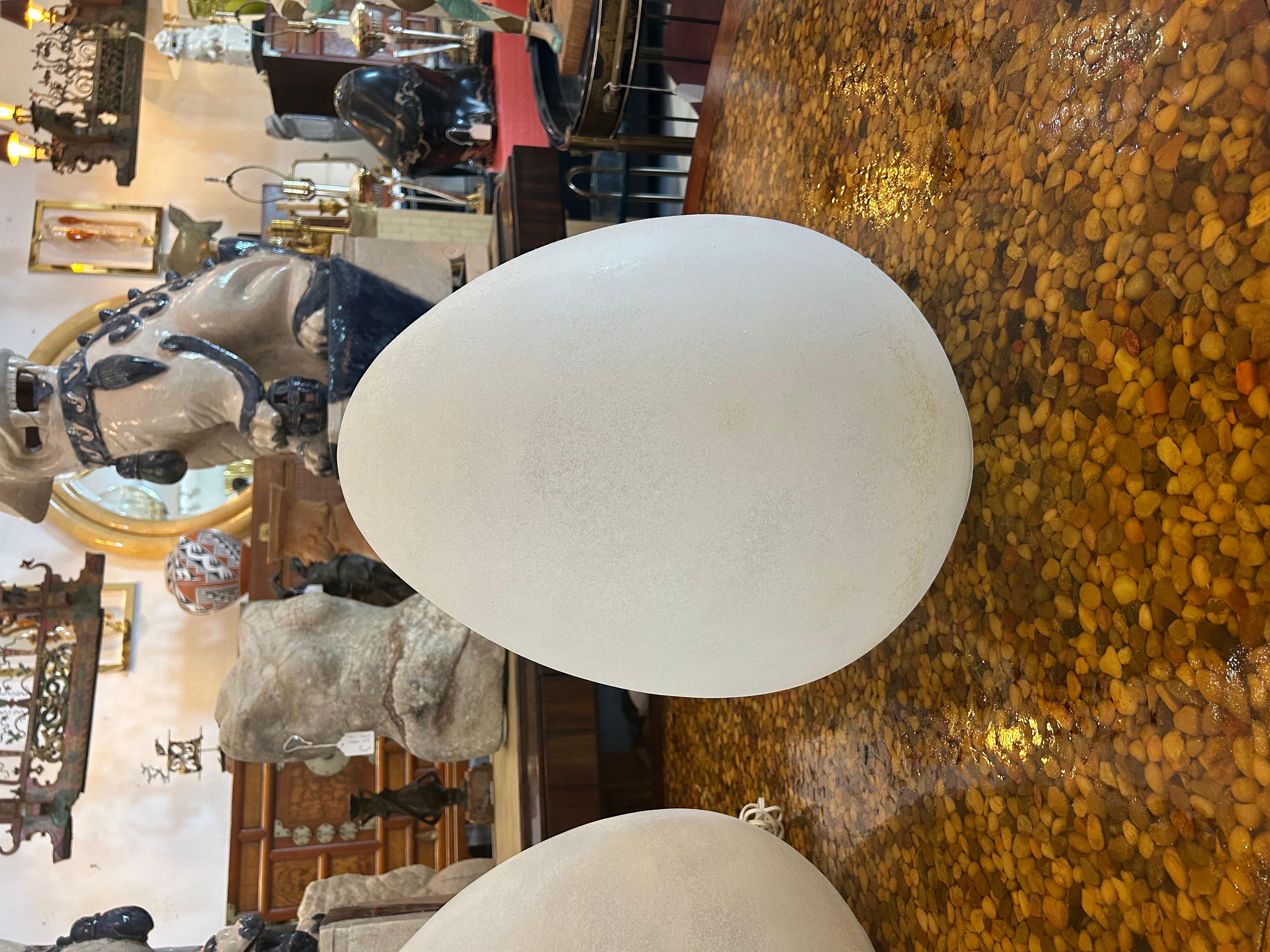 Pair of Scavo egg table lamps attributed to Cendese For Sale 2