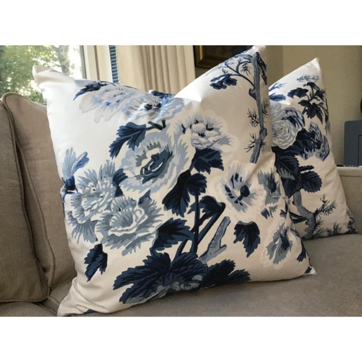 Americano Coppia di cuscini A. Pyne in Indaco di Schumacher in vendita