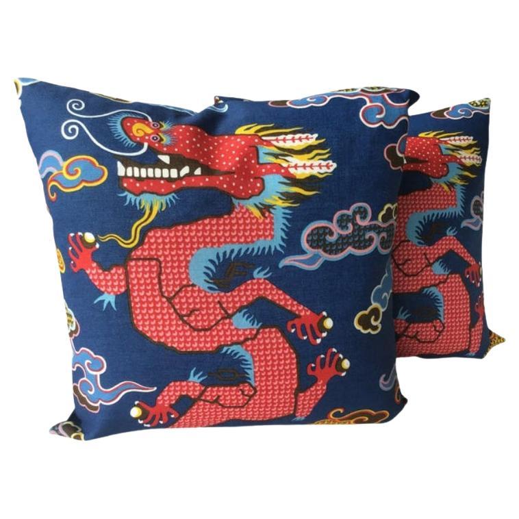 Coppia di cuscini Schumacher Magical Ming in Navy con imbottitura in piuma d
oca