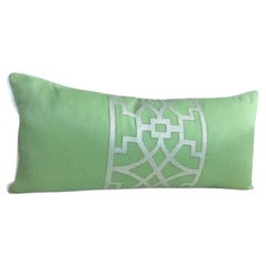 Coppia di cuscini lombari in lino verde Mary McDonald
s "Don
t Fret" di Schumacher