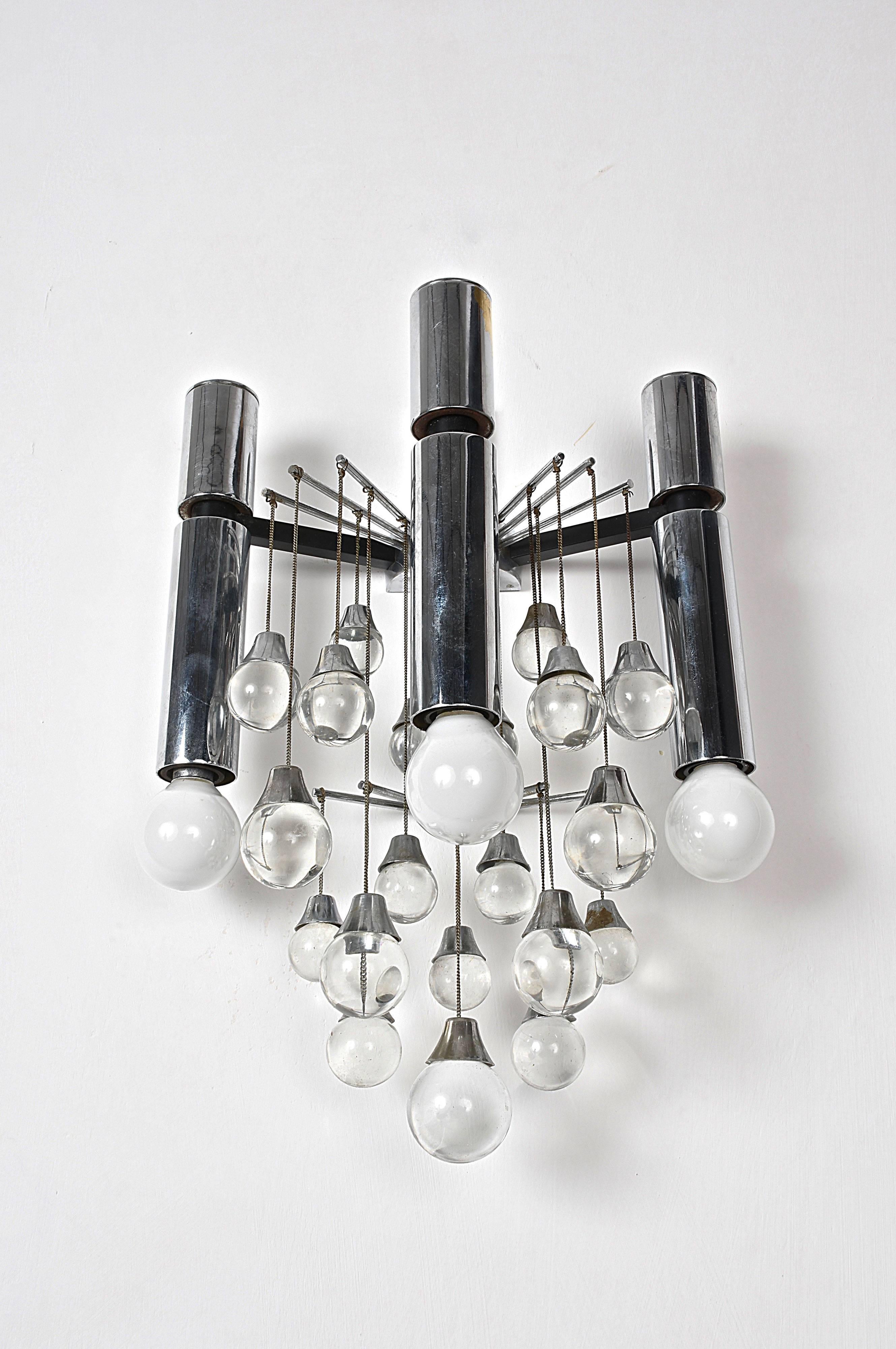 Pair of Sciolari Chrome and Glass Italian Sconces with Three Lights, 1960s In Good Condition For Sale In Roma, IT