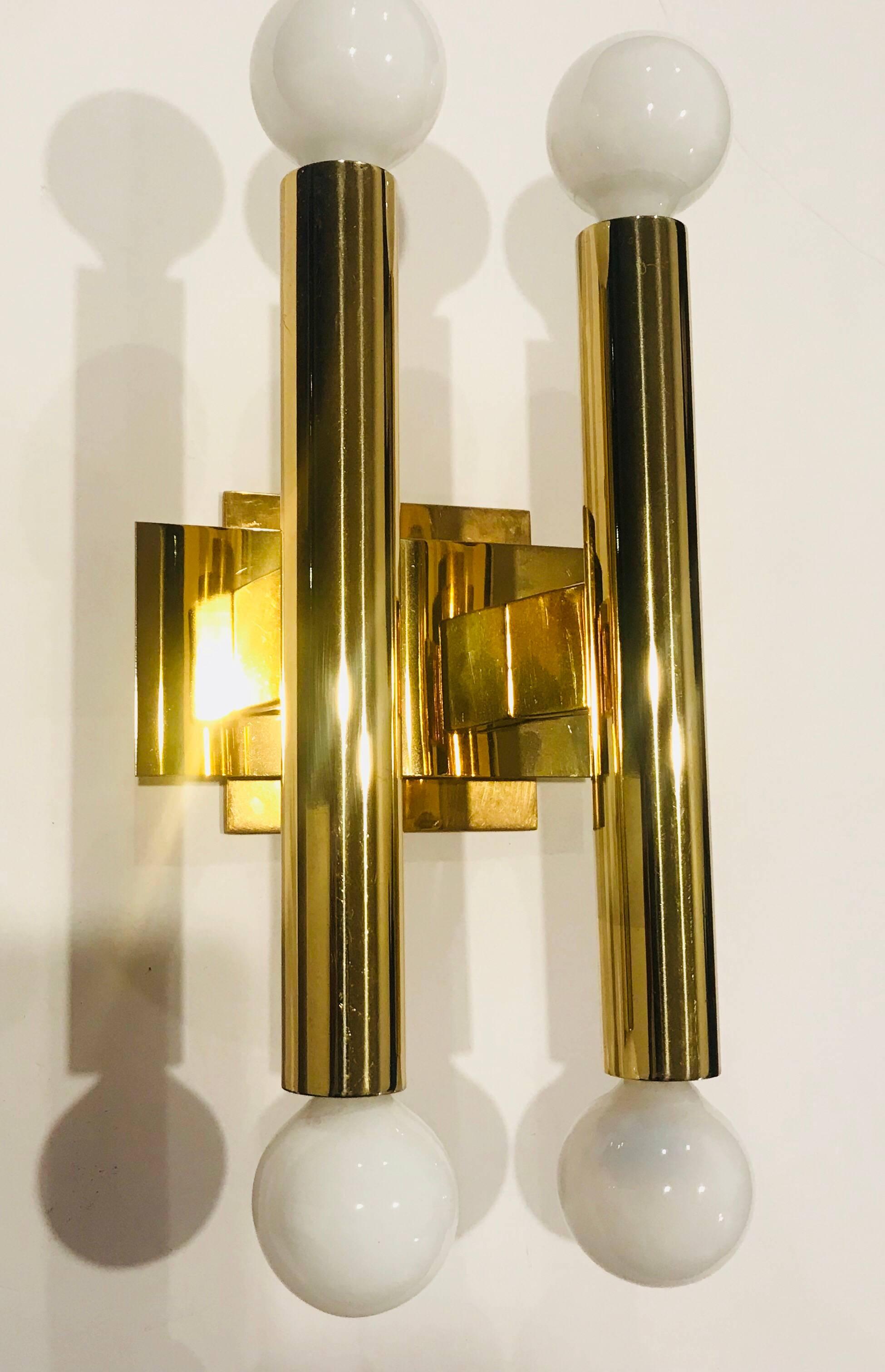 Pair of Sciolari Golden 1960s Wall Lights In Excellent Condition In New York, NY