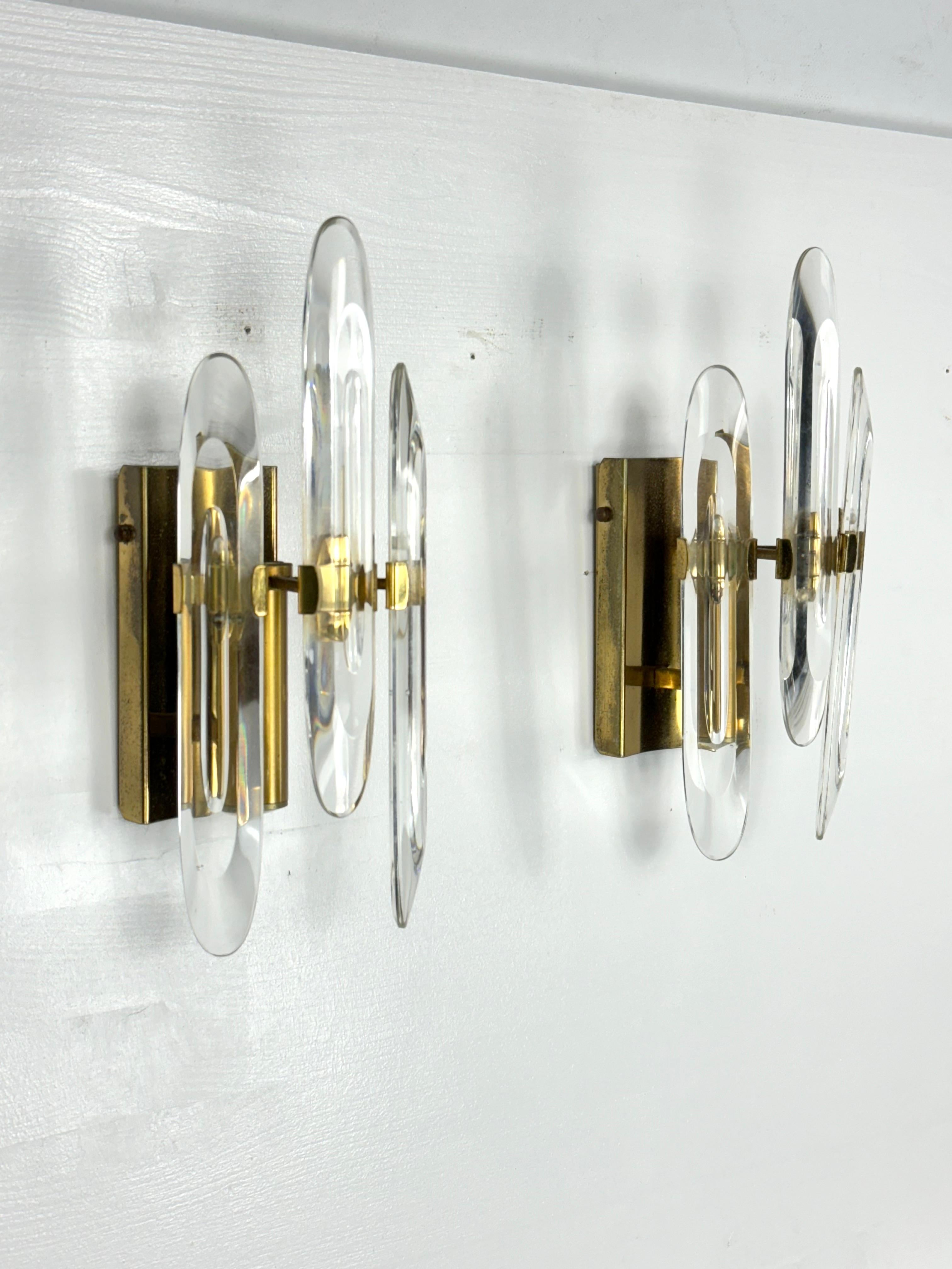 20th Century Pair of Sciolari sconces in glass and gilded brass. Italy 1970s For Sale