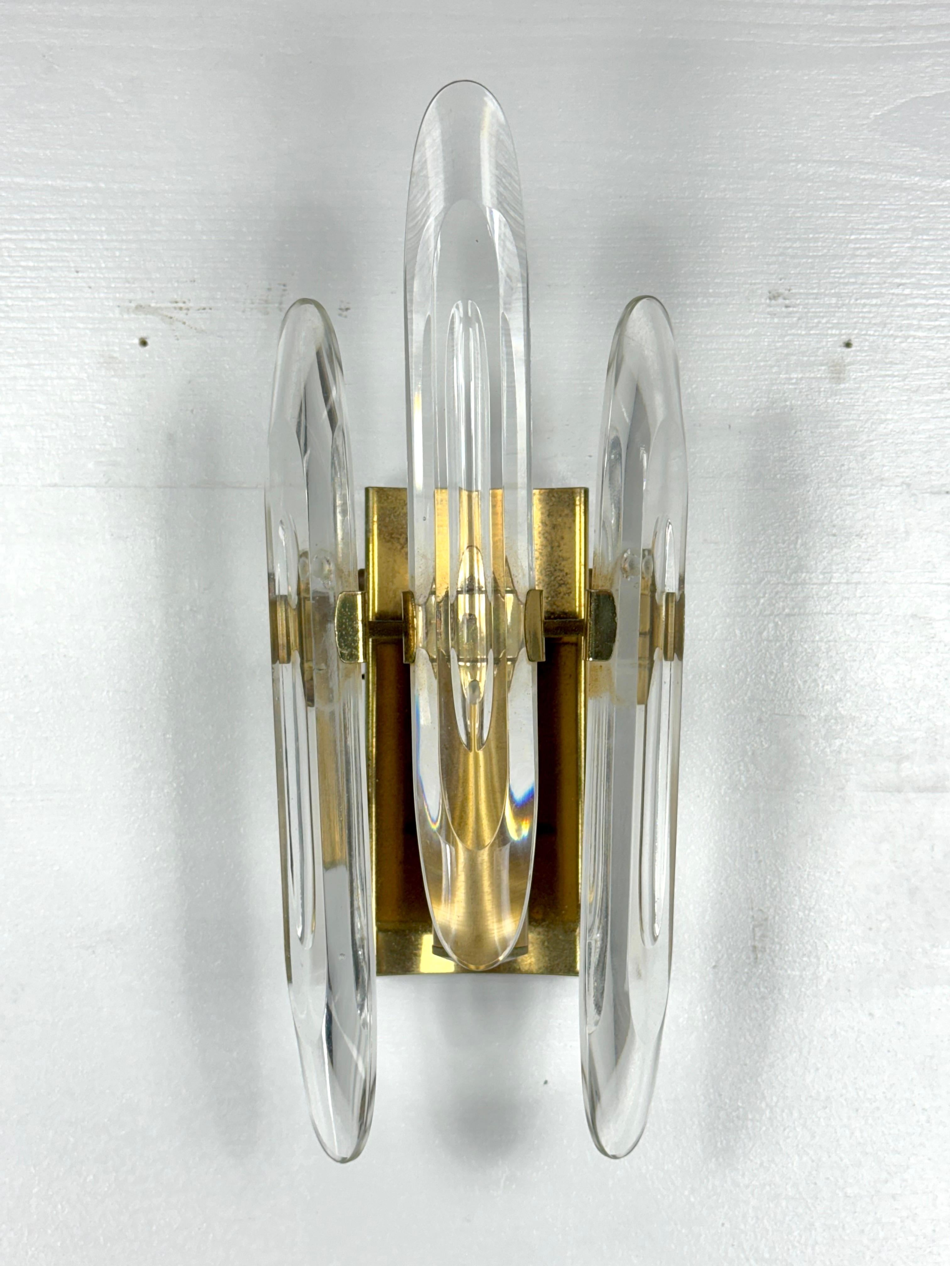 Pair of Sciolari sconces in glass and gilded brass. Italy 1970s For Sale 2