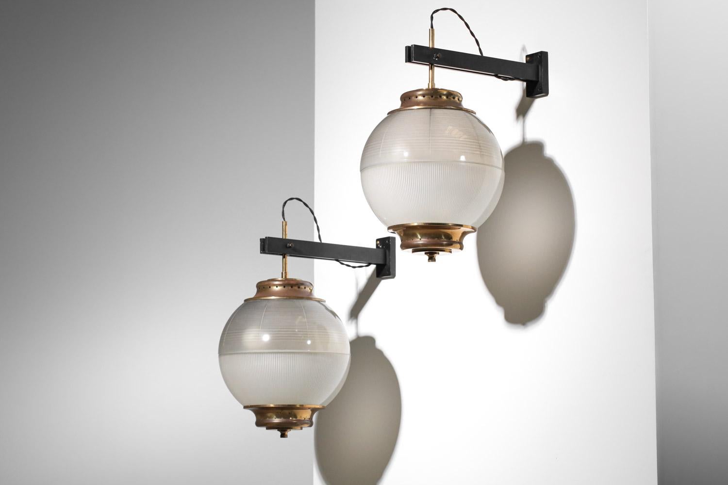 Pair of sconces attributed to Ignazio Gardella 2 balls in glass and solid brass For Sale 4