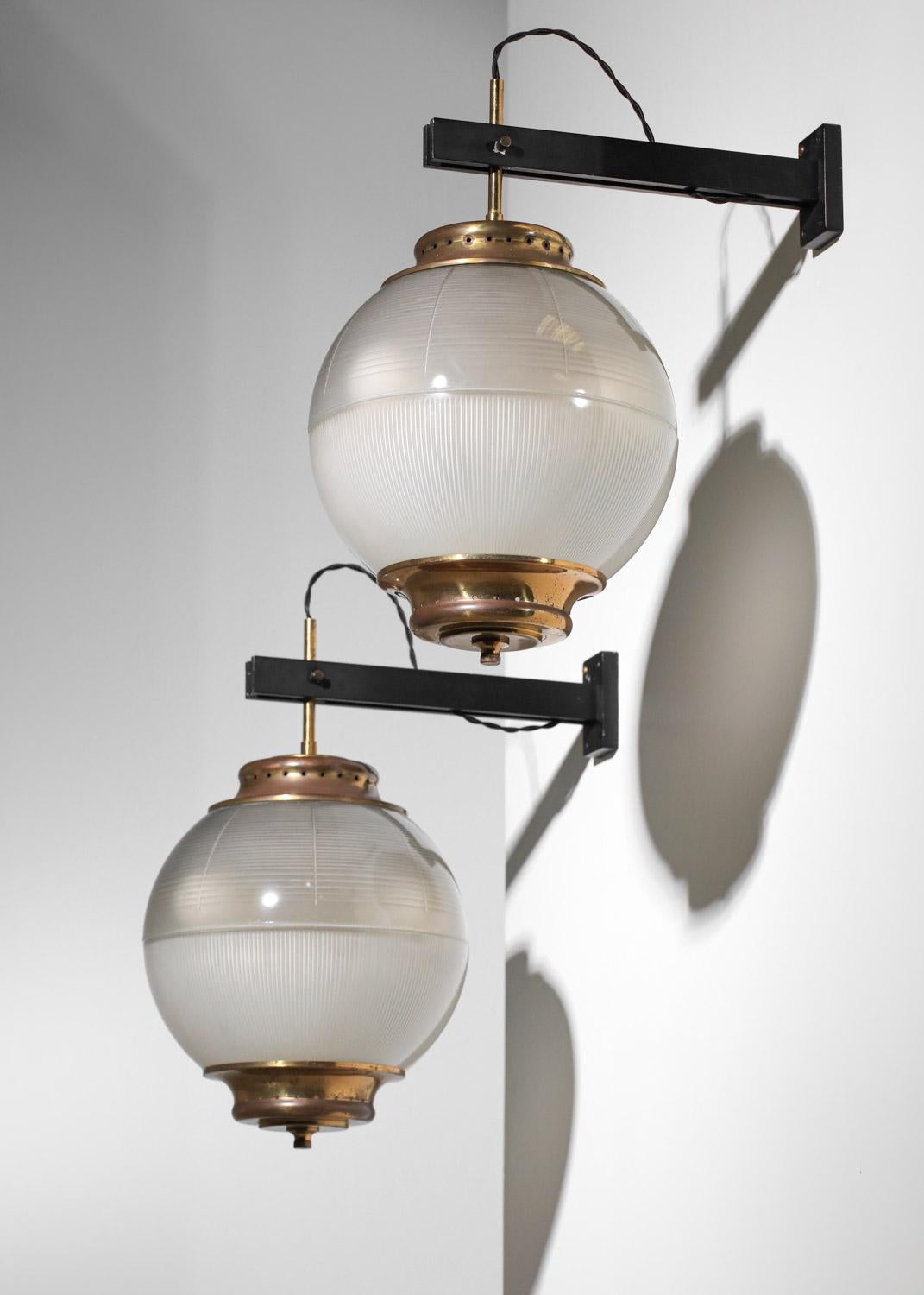 Pair of sconces attributed to Ignazio Gardella 2 balls in glass and solid brass For Sale 9