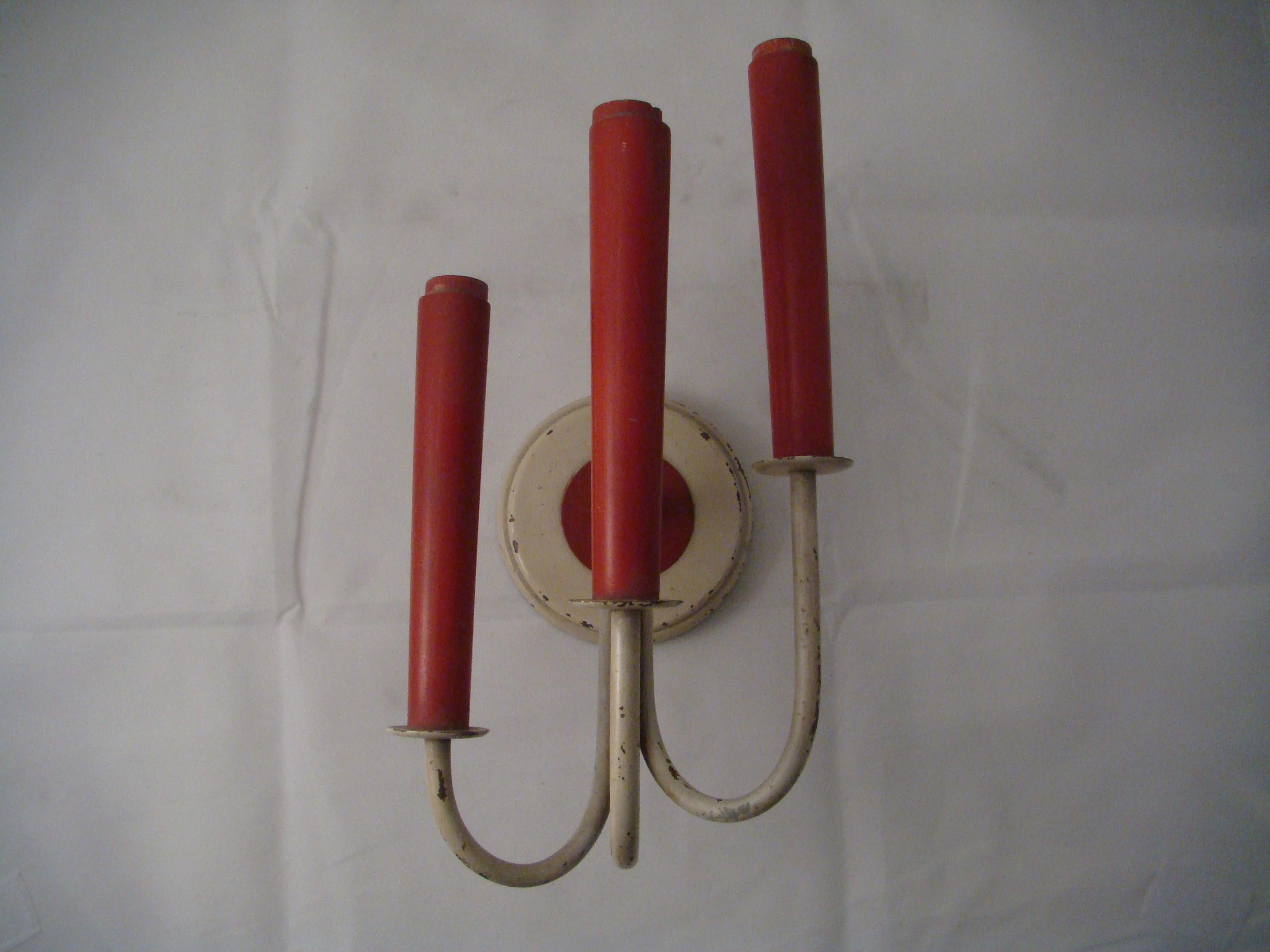 2 Sconces
The appliques are not the same, they have different depths (you can see the measurements drawn on a photo)
Mensures
11,02 inch high x 5.90 width x 5,51 depth /7,08 depth.
To take care of your property and the lives of our customers, the
