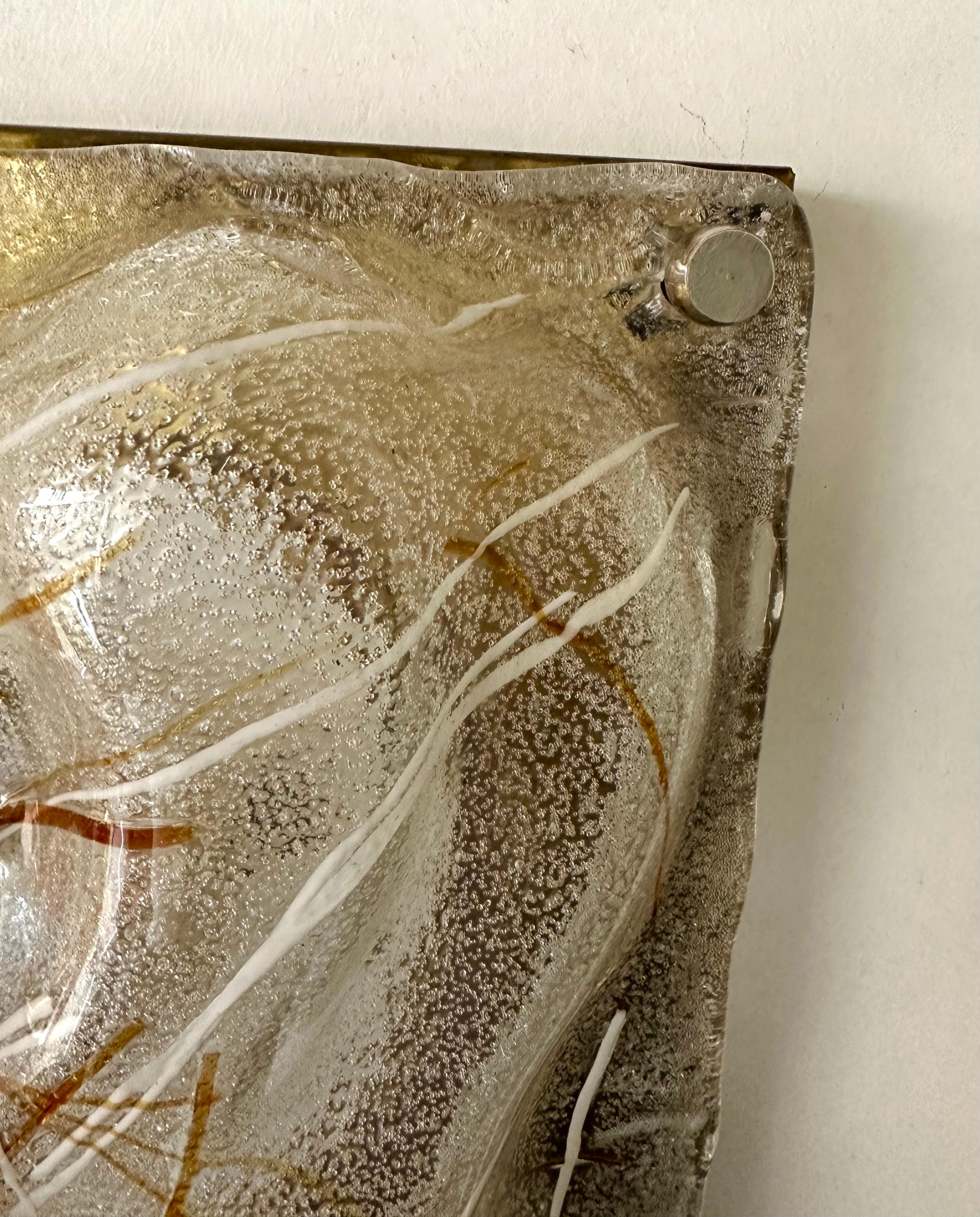 Paire d'appliques en verre de Murano et laiton. Italie, 1970 en vente 4