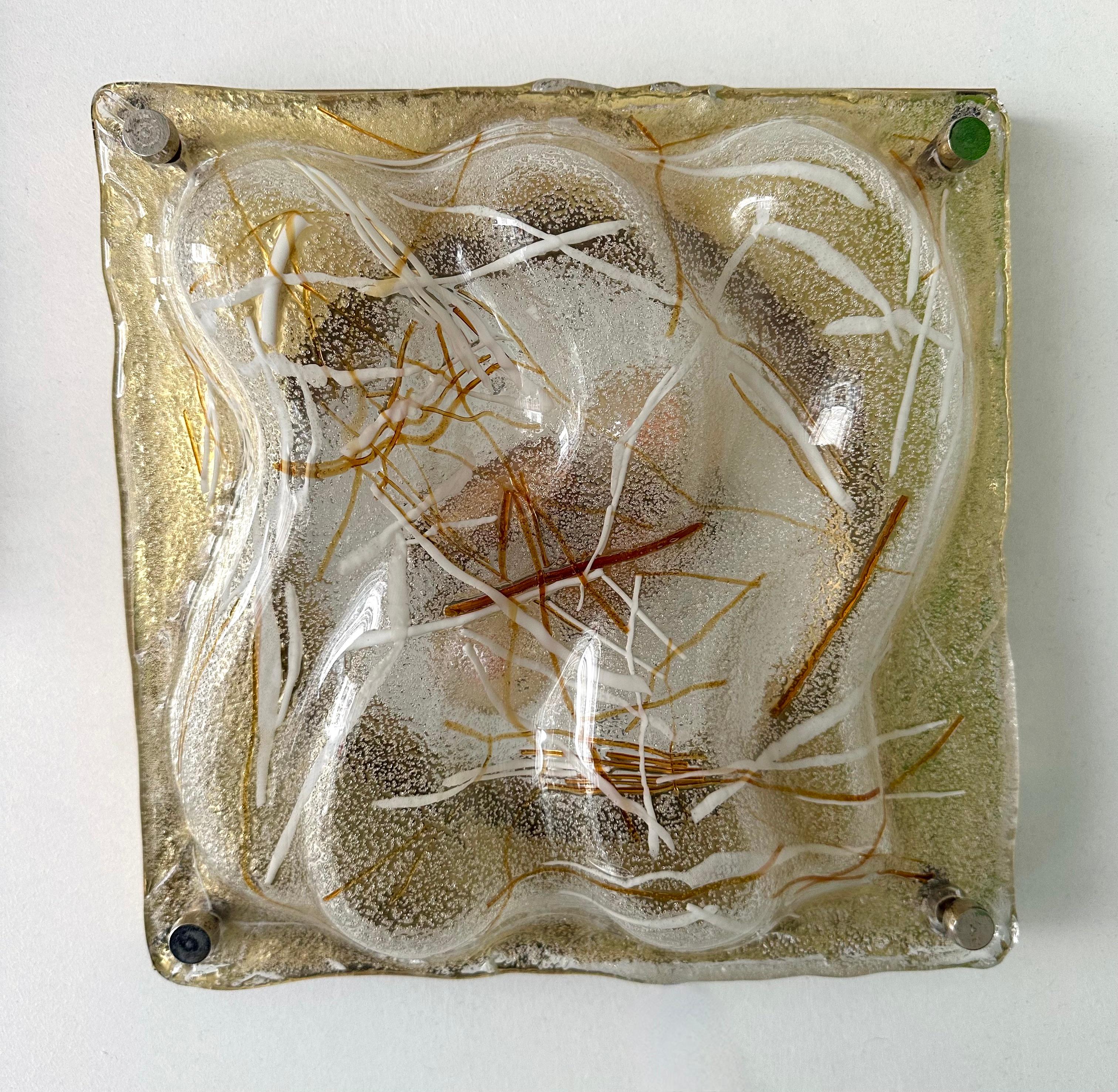 Doré Paire d'appliques en verre de Murano et laiton. Italie, 1970 en vente