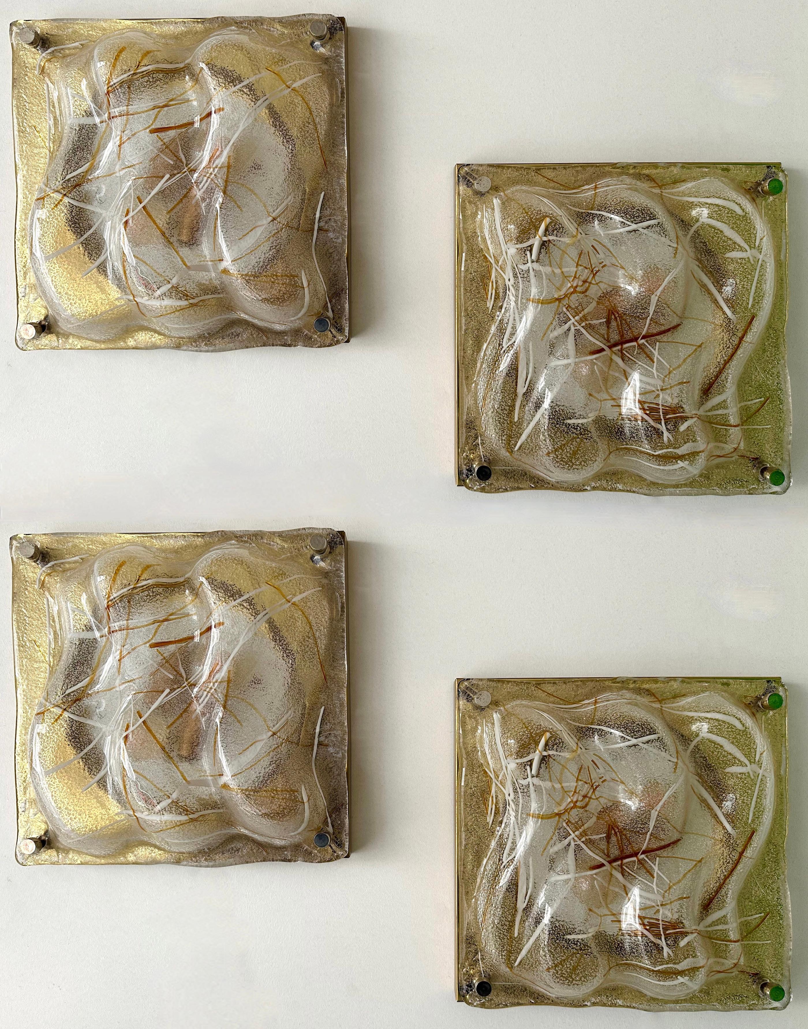 Paire d'appliques en verre de Murano et laiton. Italie, 1970 en vente 1