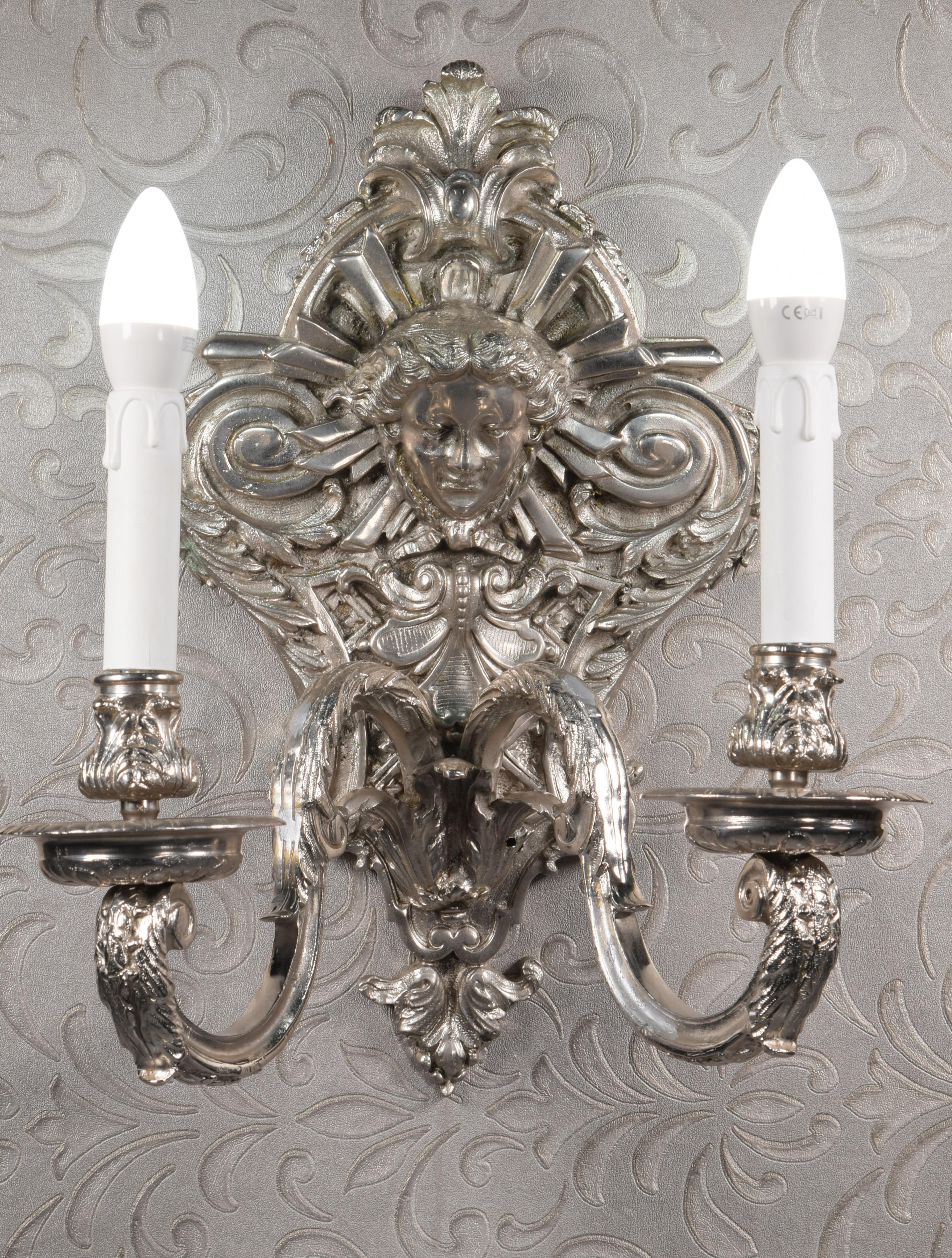 Europeo Coppia di appliques. Bronzo. Finitura argento. in vendita