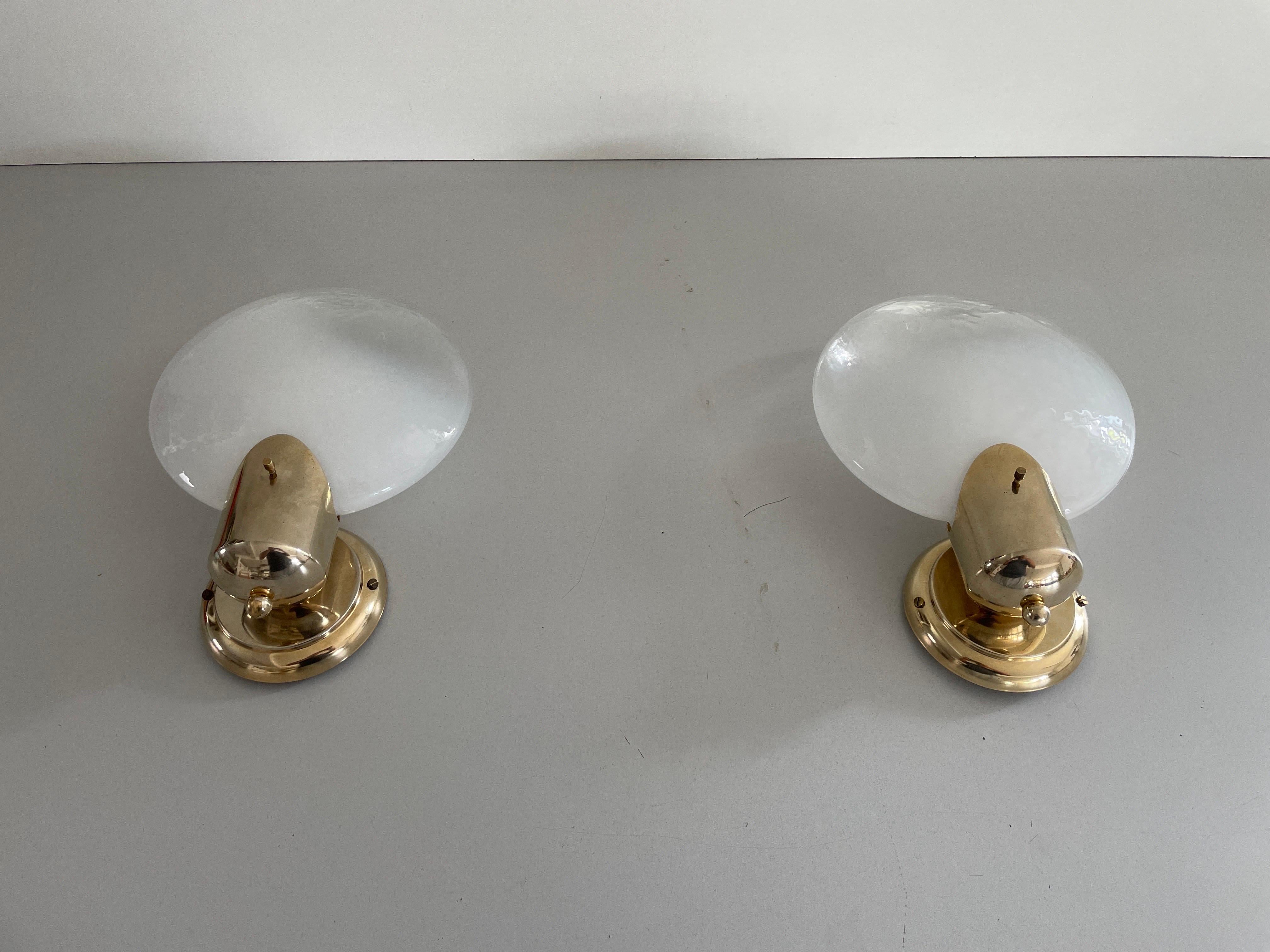 Pareja de apliques de Boulanger en vidrio soplado y latón, años 60, Bélgica Belga en venta