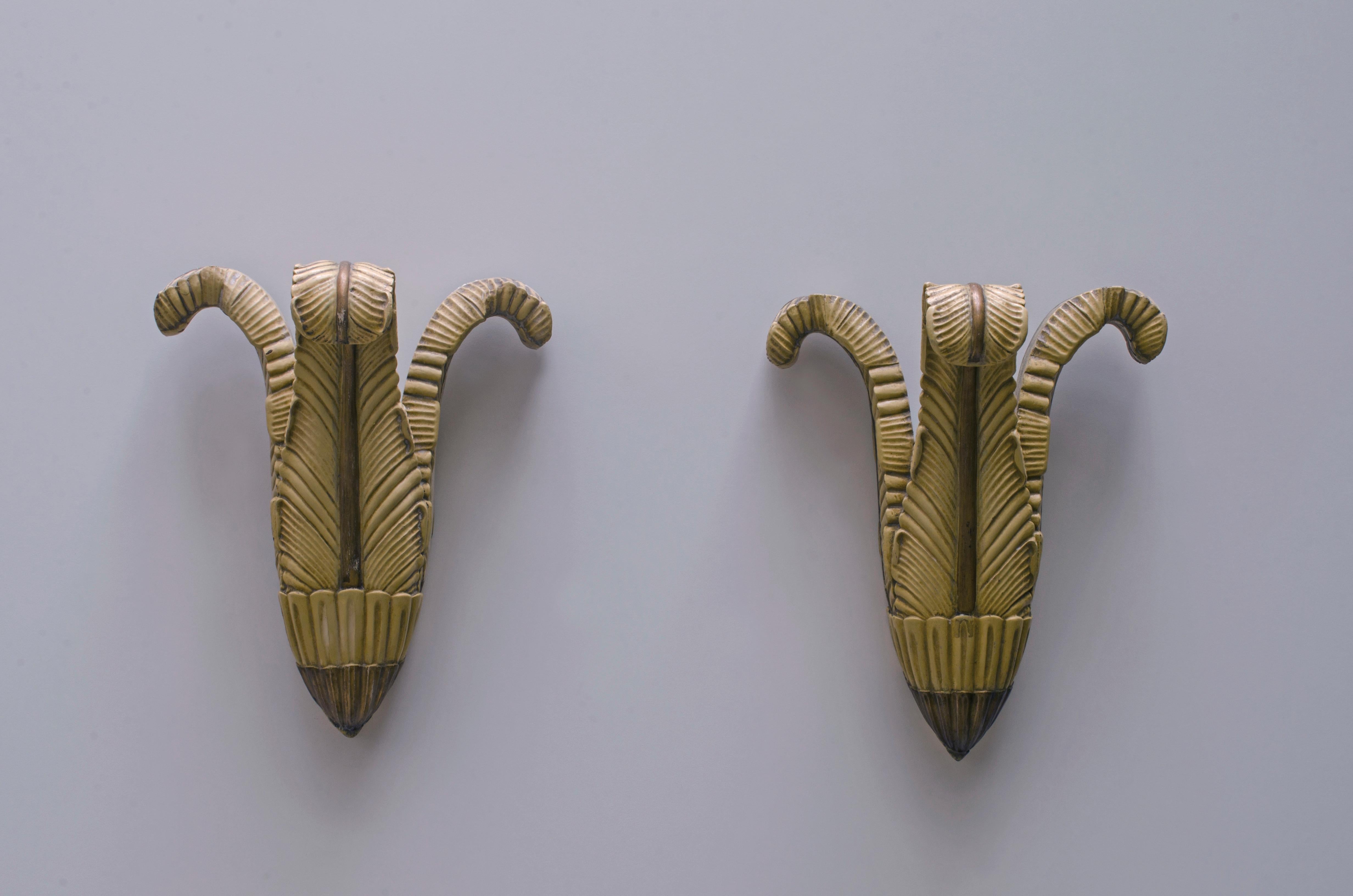Pair of Jansen sconces in lacquered wood.

France, circa 1940.