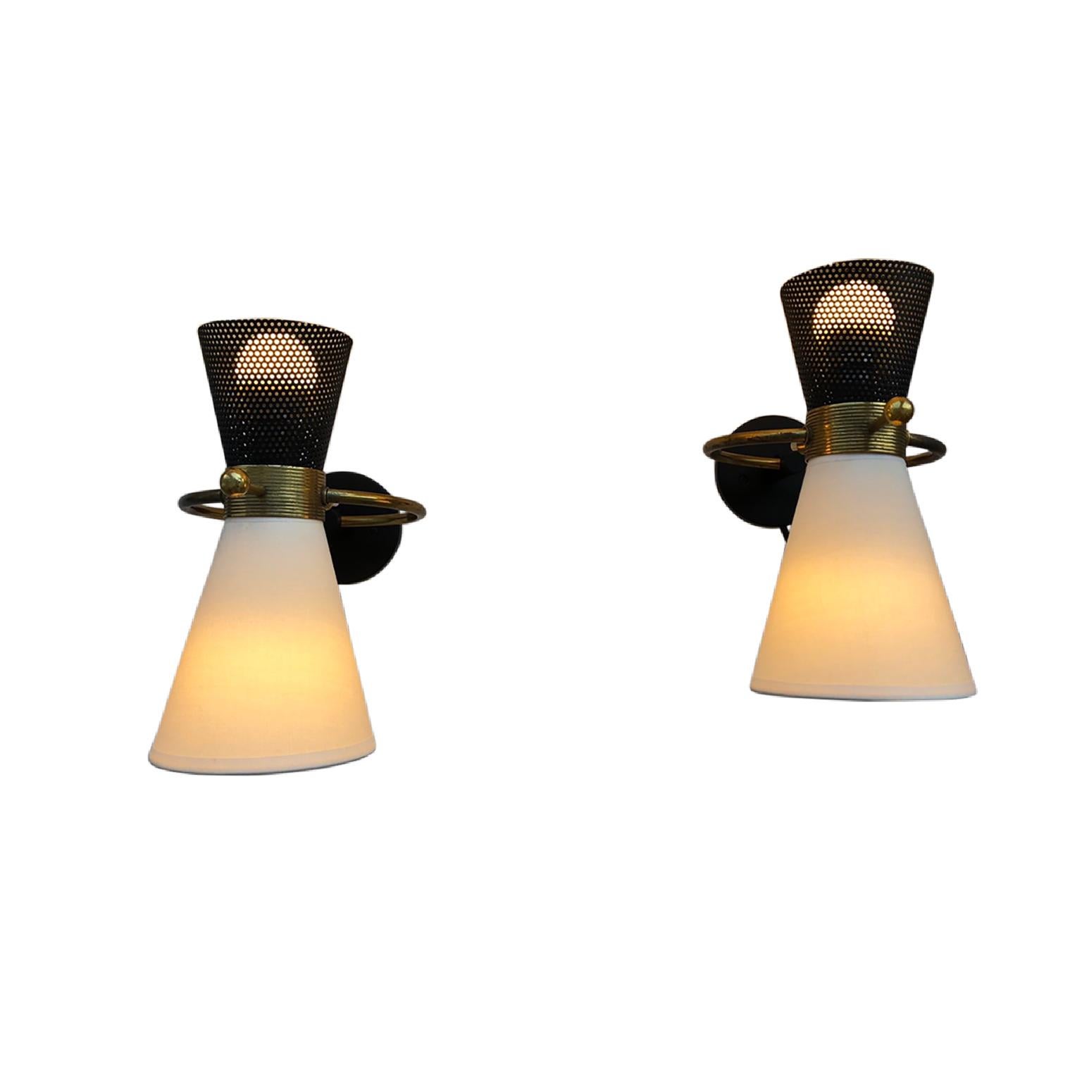 Pair of sconces adjustable by Maison Arlus from 1950
black lacquered metal
Brass and lampshade.